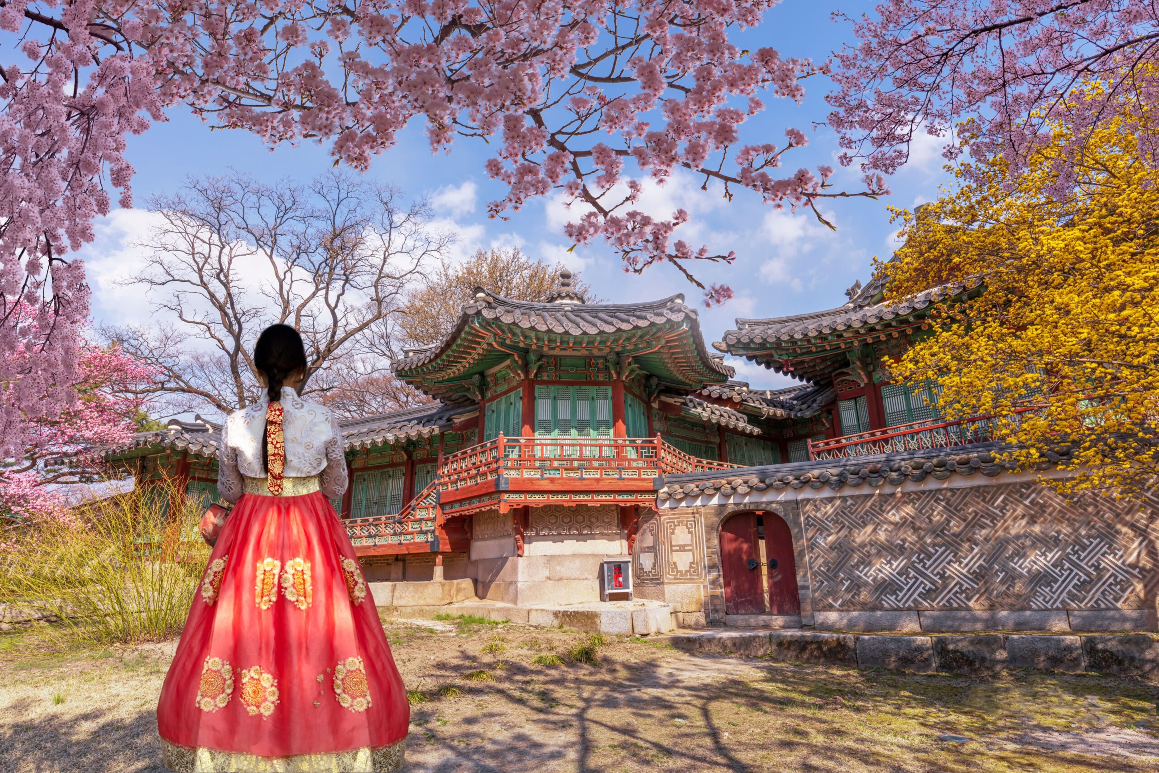 Korean dress at Changdeokgung Palace. The beauty hides the story of drama in the 1770s./Shutterstock