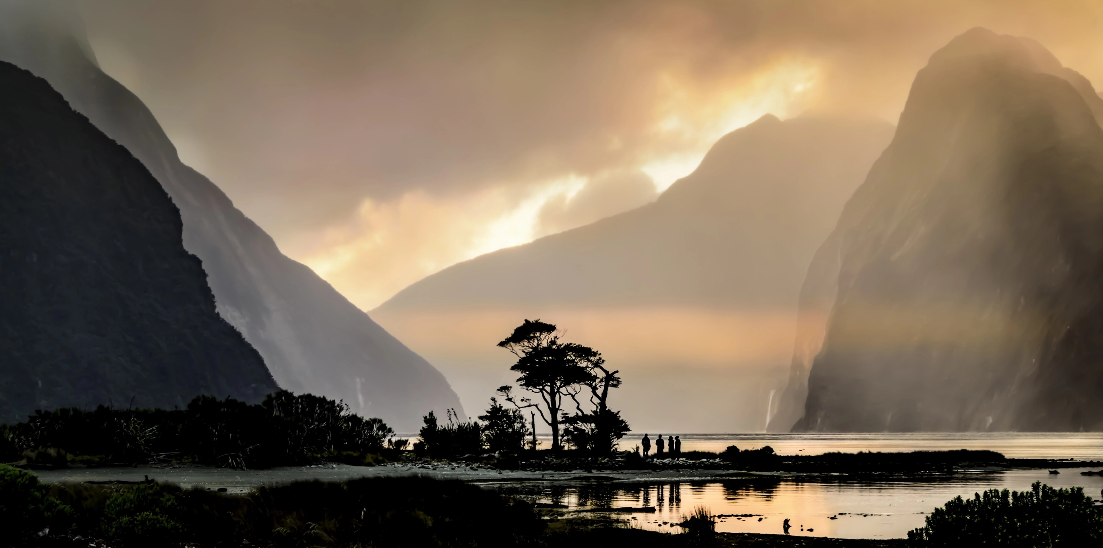 Milford Sound is the gateway to New Zealand's Fiordland National Park./Shutterstock