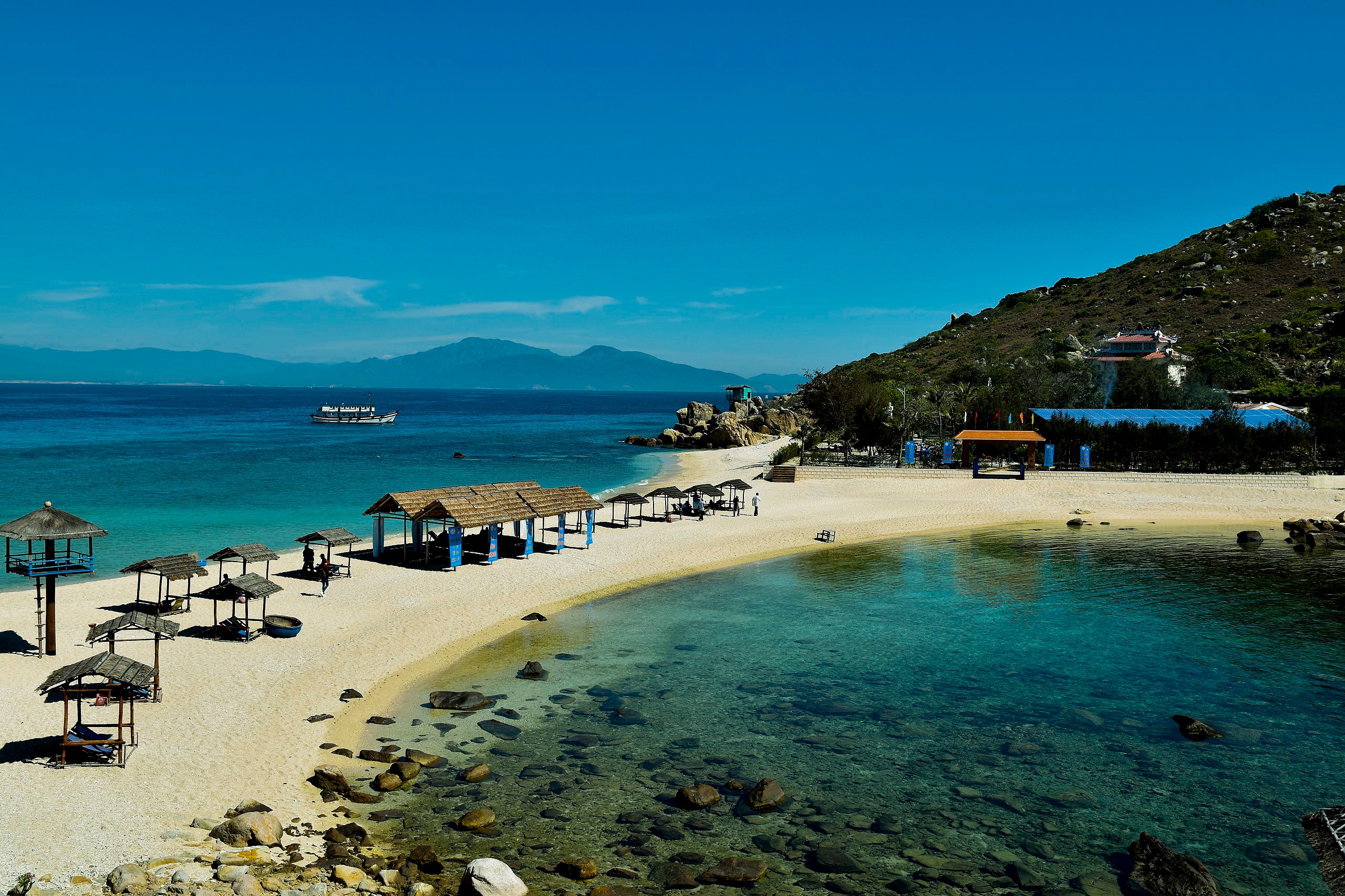 Nha Trang Bay, Vietnam/Wikimedia Commons photo by Minh Duc Ly
