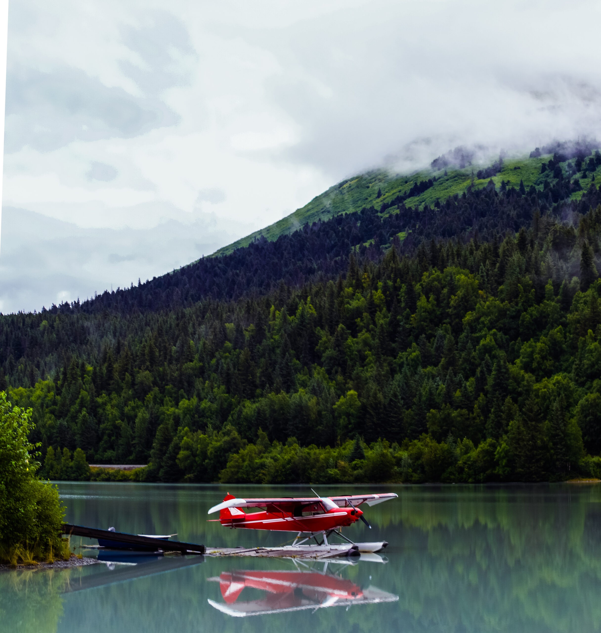 A flightseeing float plane in Moose, Alaska/Shutterstock