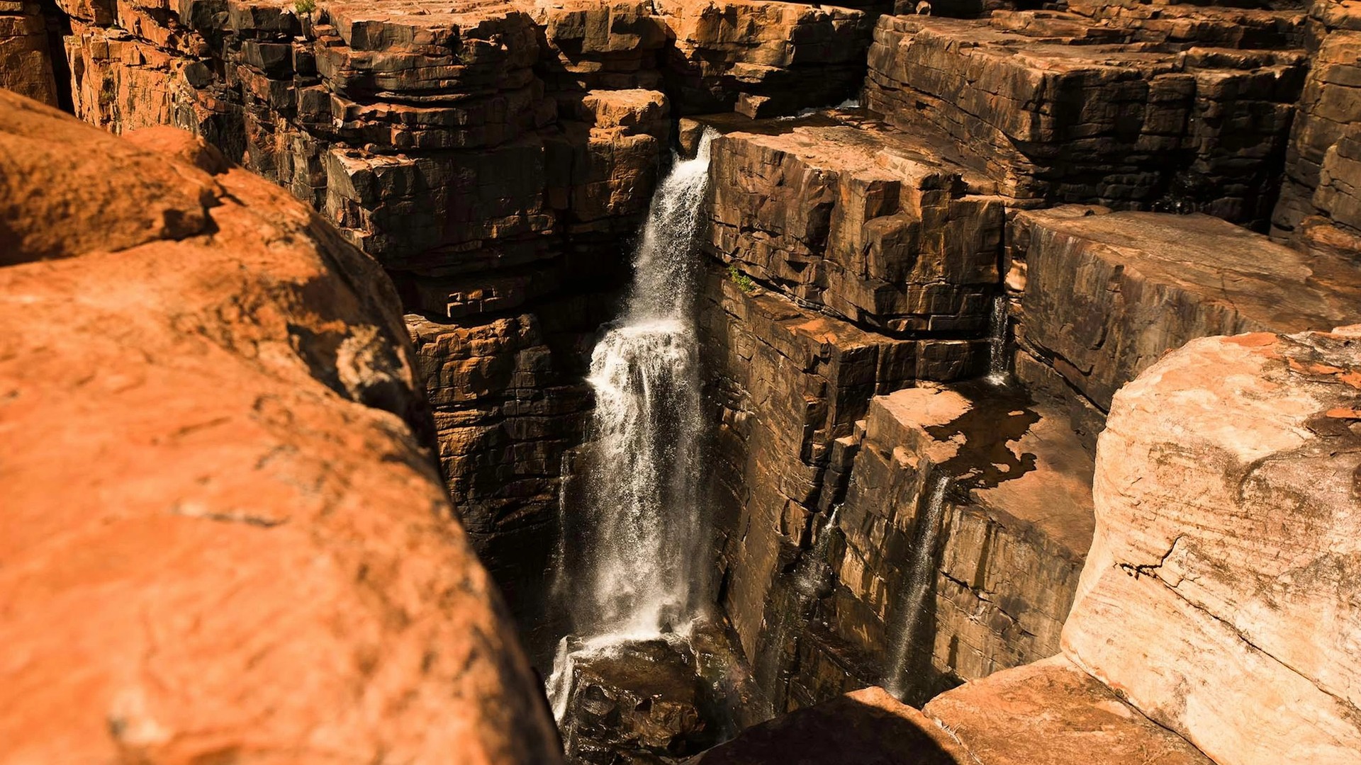 The Mystery Behind the Horizontal King George Falls of Australia