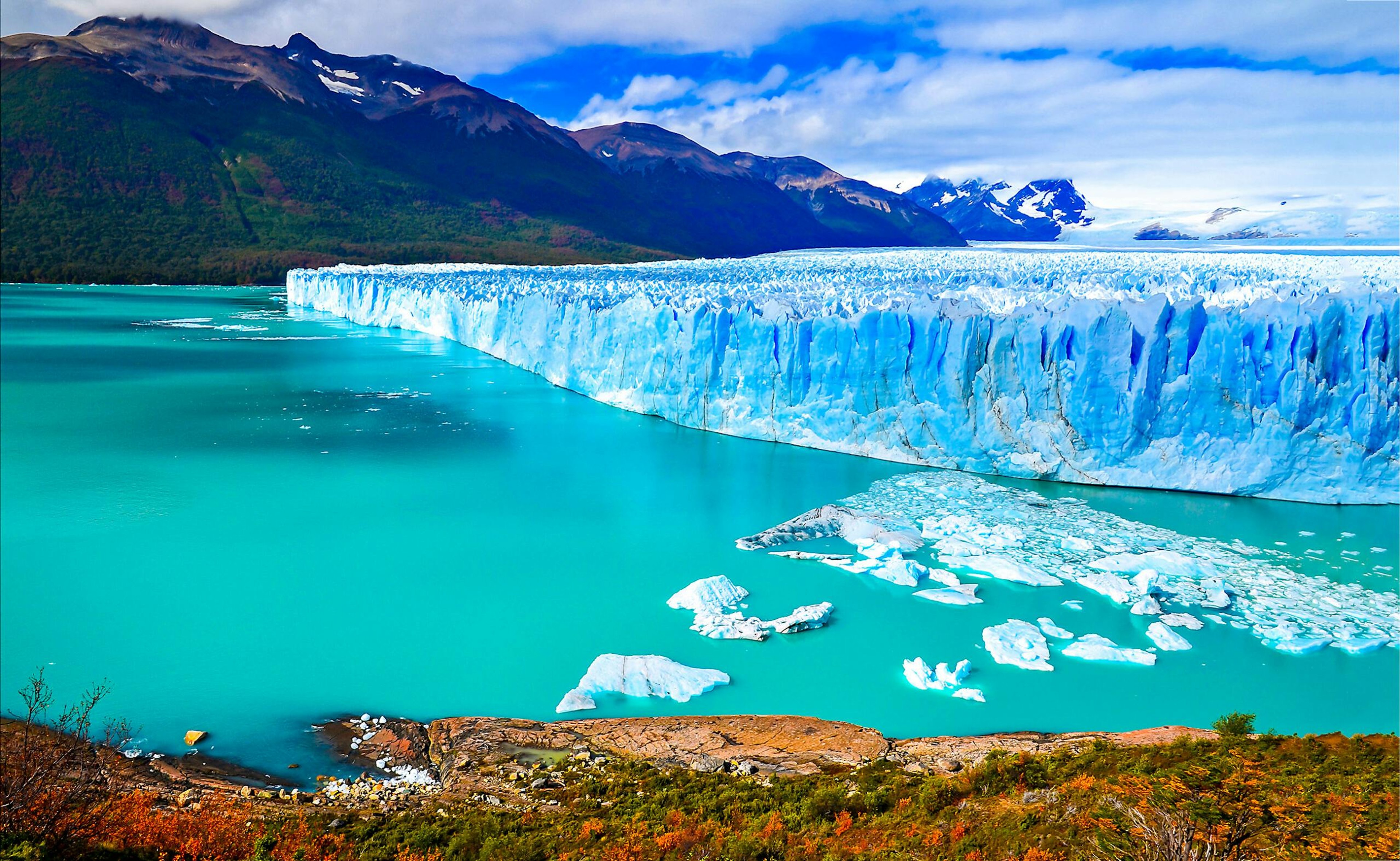 Perito Moreno glacier in Patagonia, Argentina. The blue is an illusion. /Shutterstock