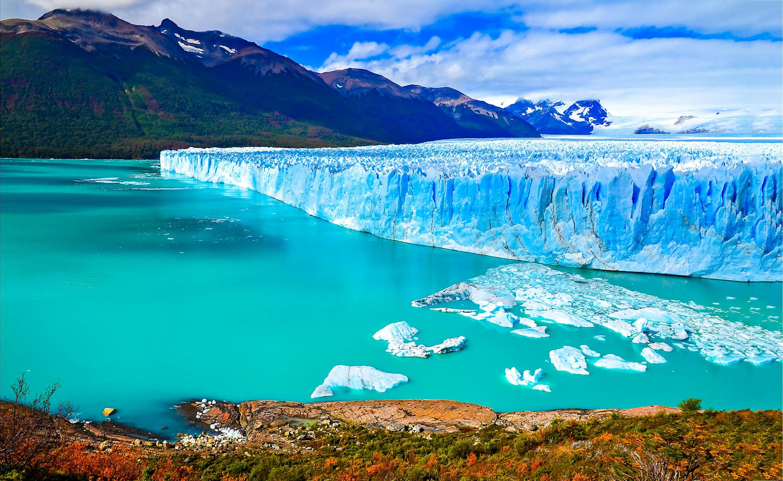 Perito Moreno glacier in Patagonia, Argentina. The blue is an illusion. /Shutterstock