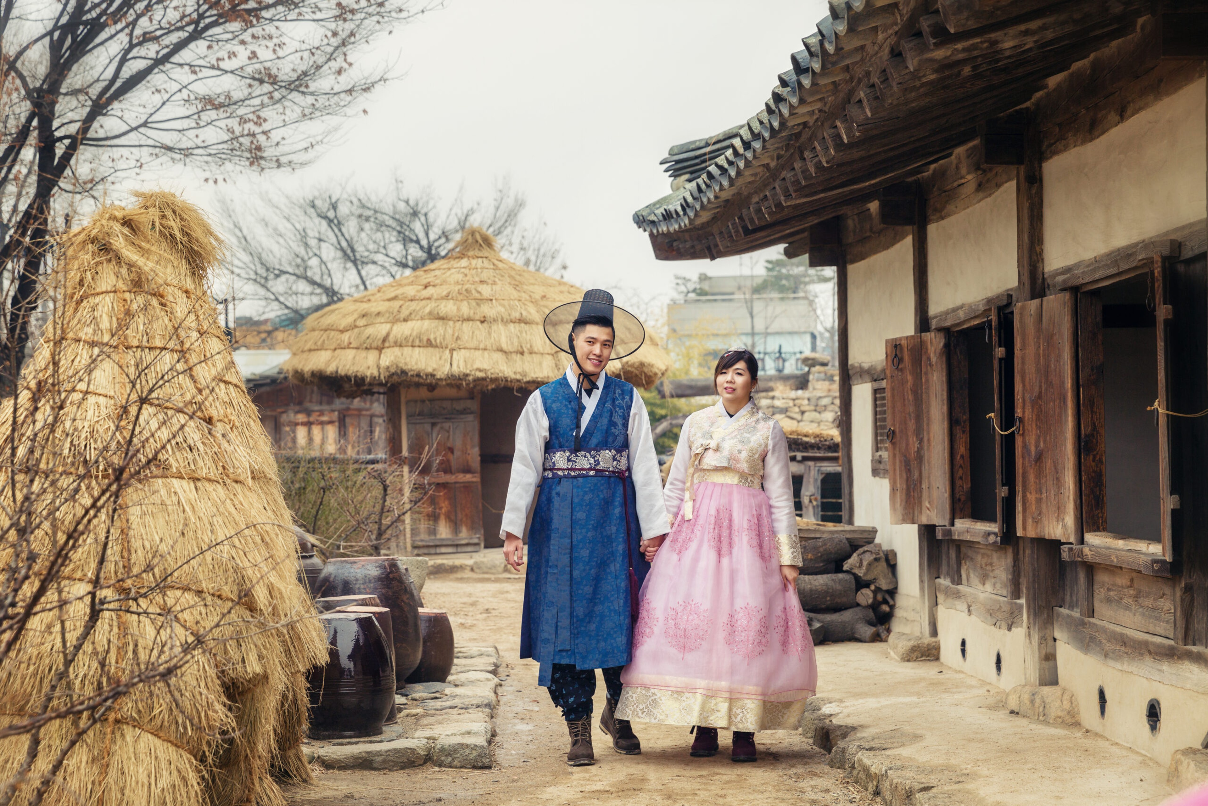 Hanbok costumes reflect the dress of the Joseon Dynasty, which lasted from 1392 to 1910.
