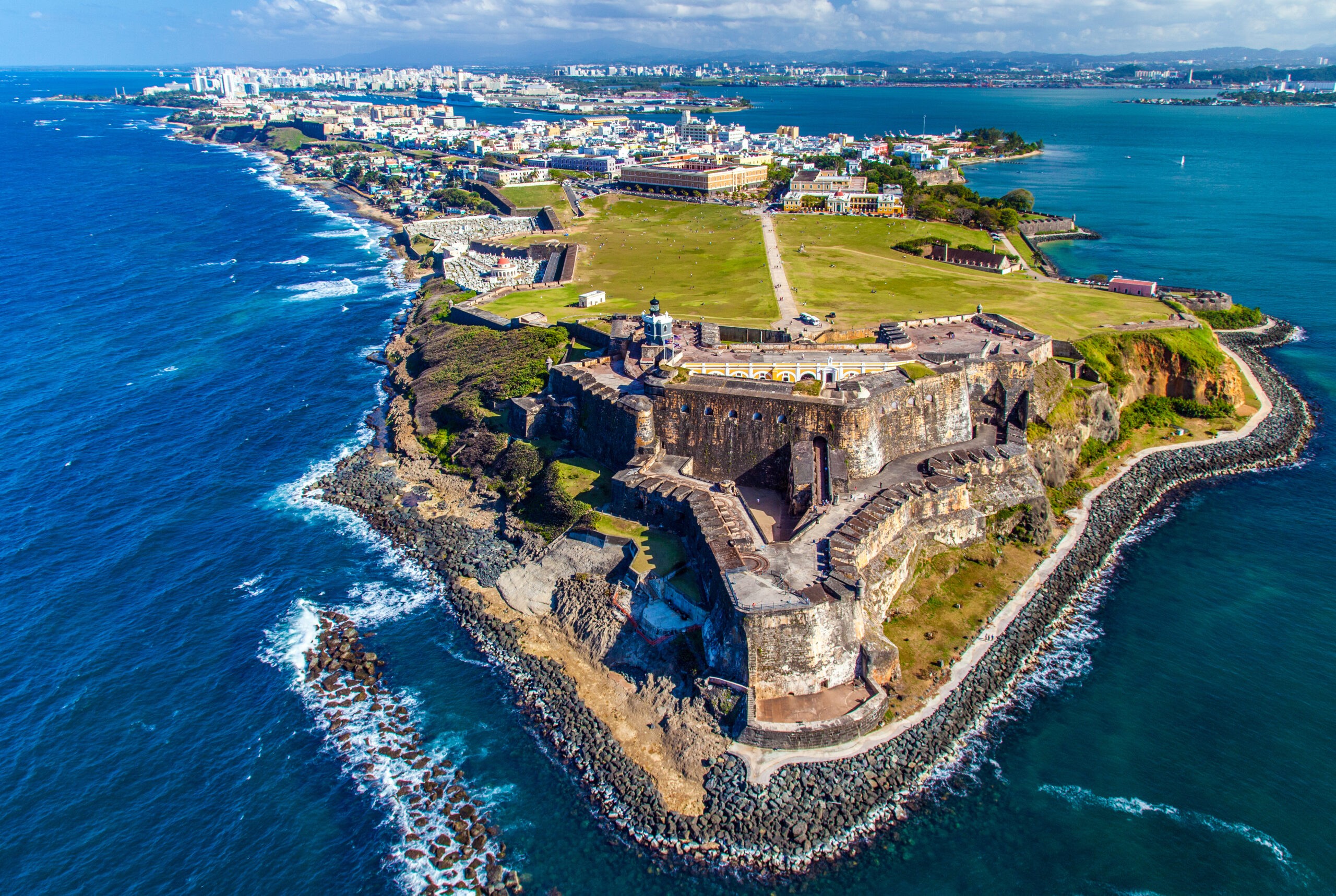 San Felipe del Morro fortress overlooks San Juan Bay in Puerto Rico./Shutterstock