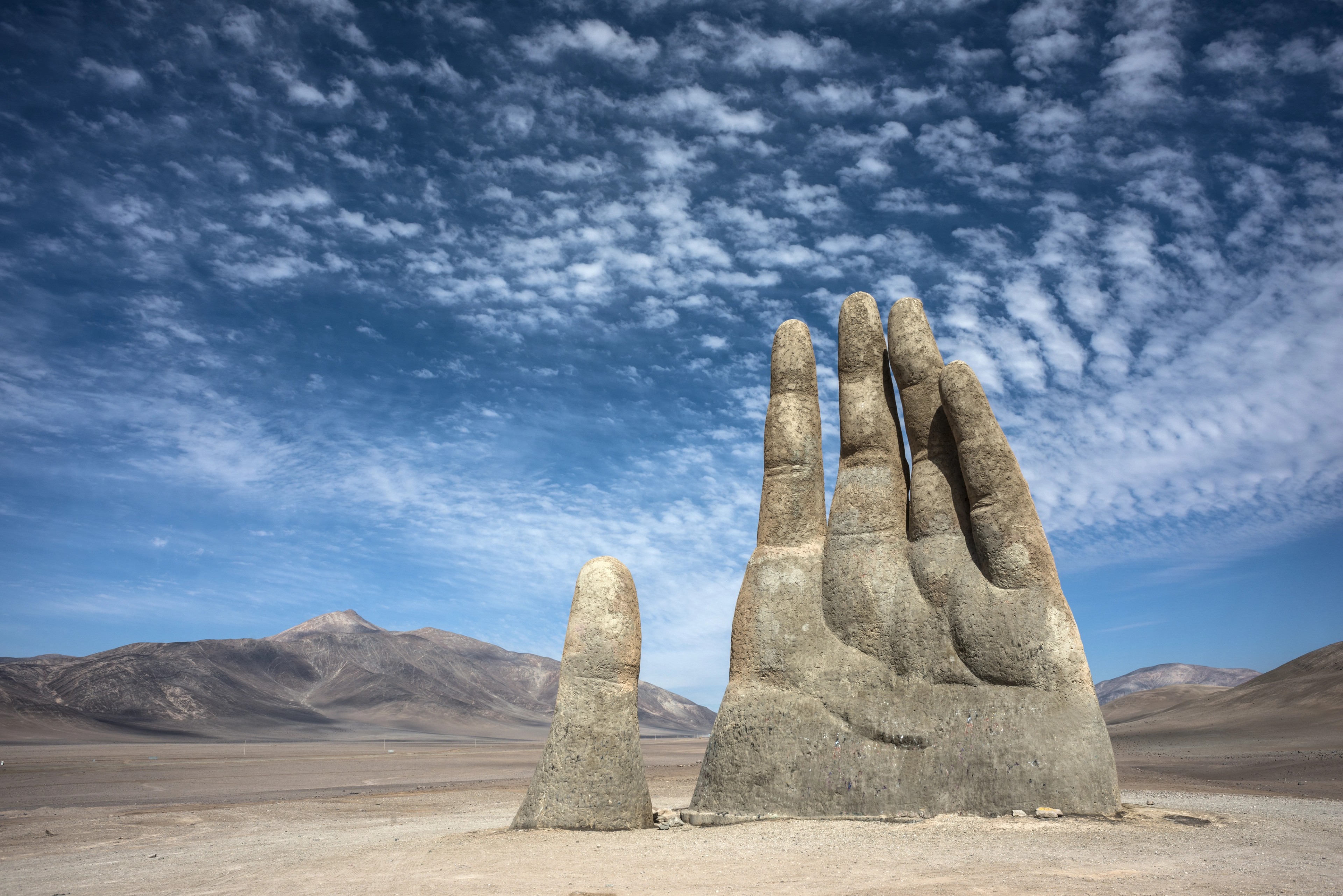 The iconic Hand Sculpture in Chile's Atacama Desert./Shutterstock