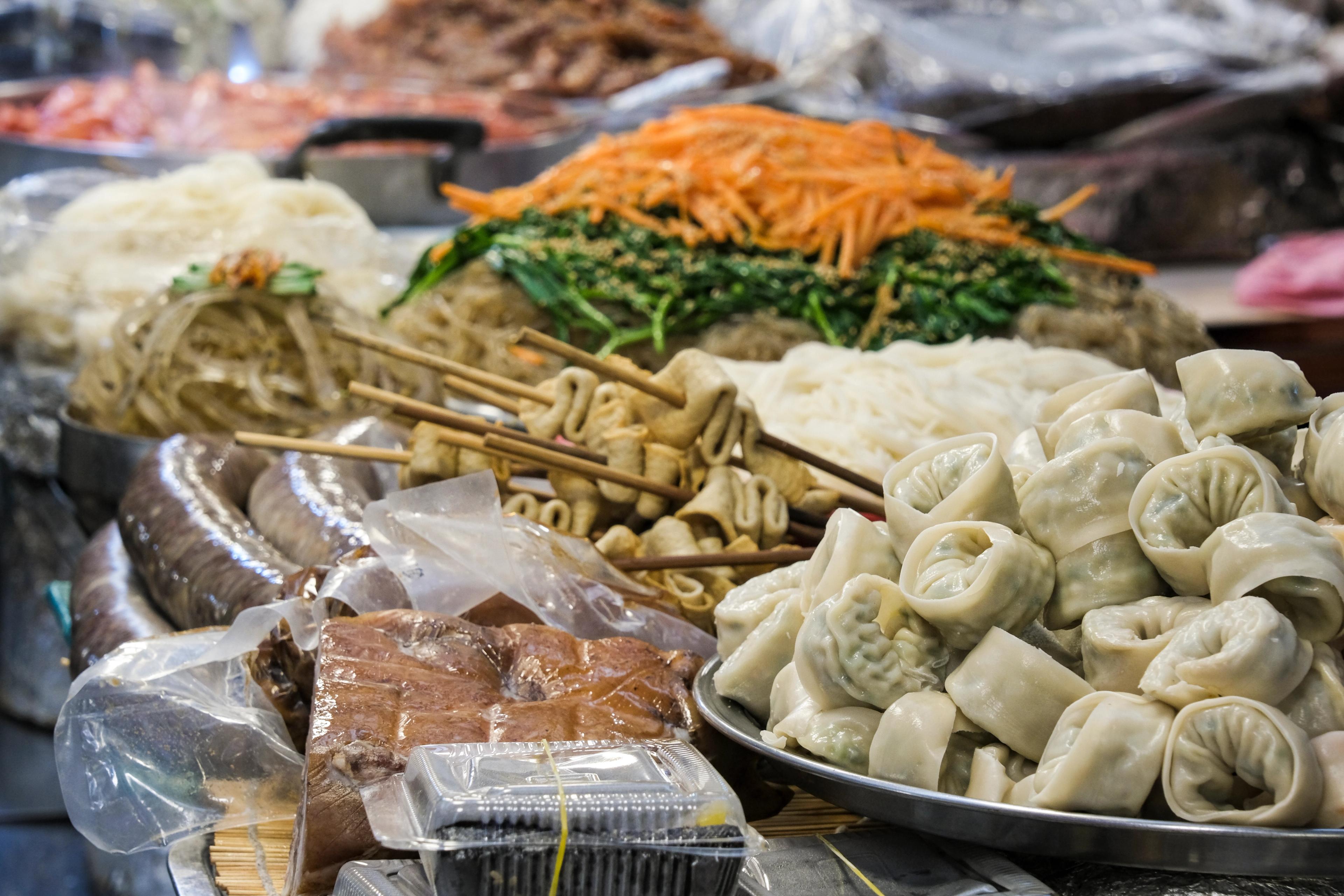 In Writing about Korean Food, Su Scott Also Created Guides to Navigating a New Life