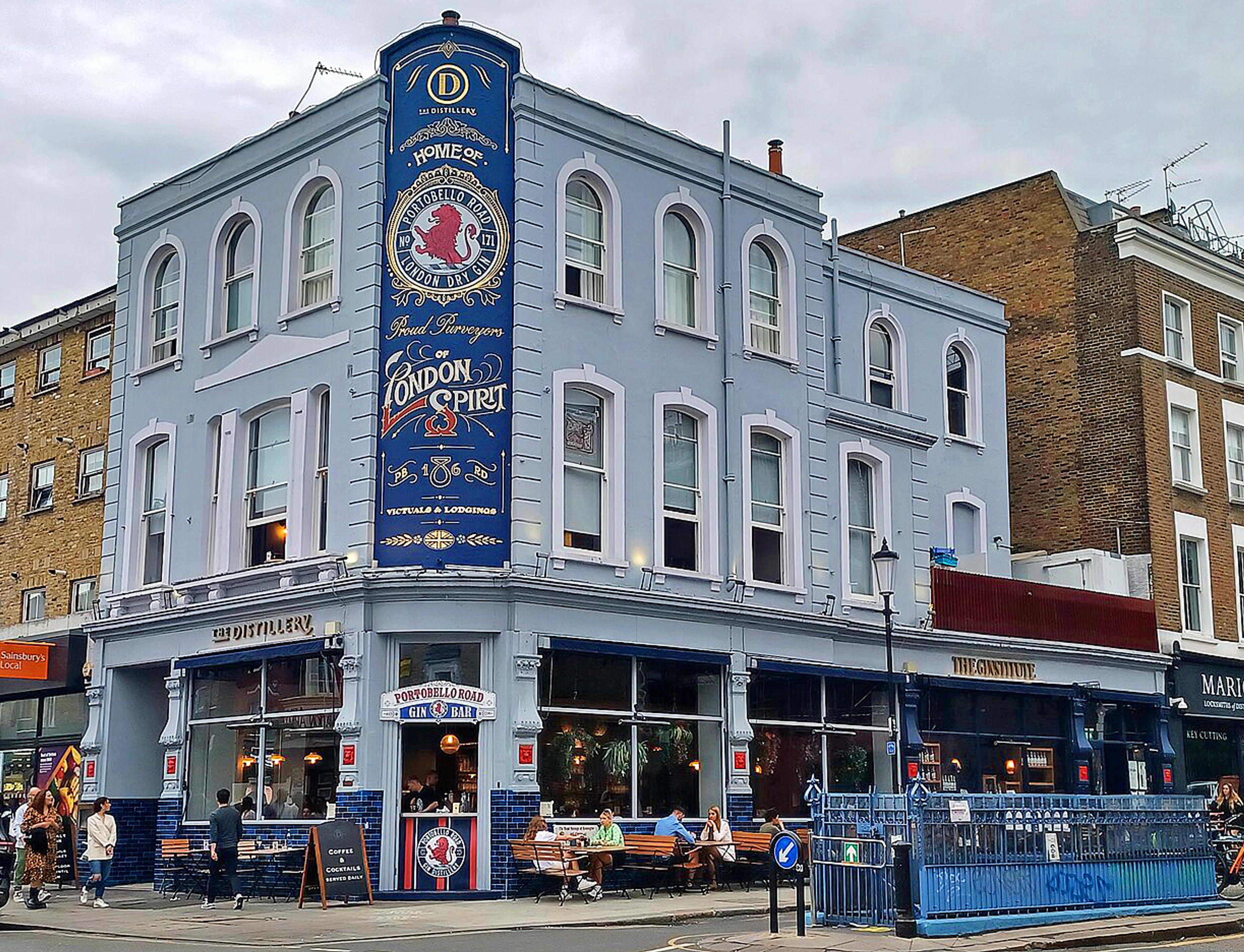 The Ginstitute/the Distillery in Notting Hill can help you learn about gin and enjoy it as well./Wikimedia Commons photo by Simon Burchell