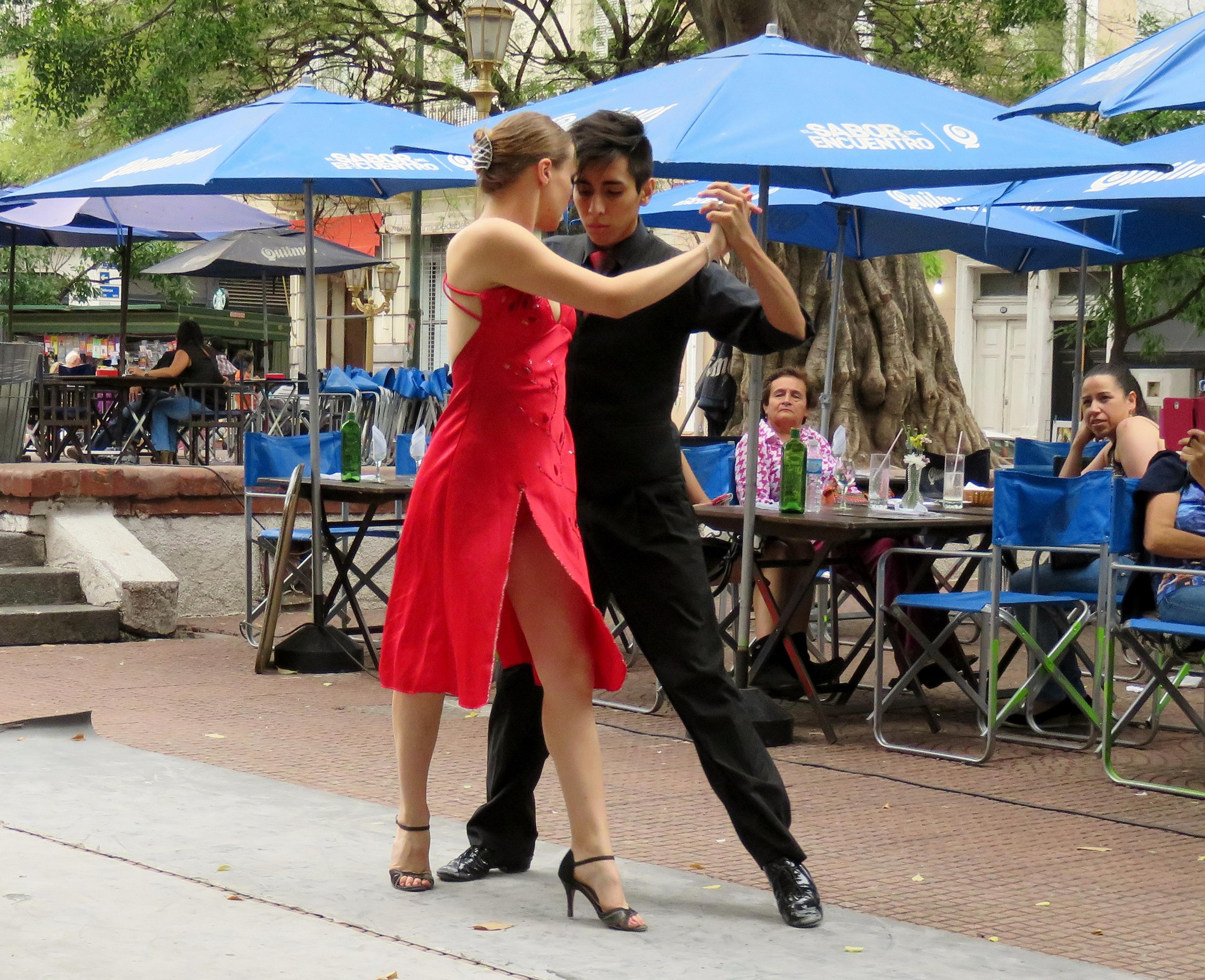 Tango dancers in San Telmo in Buenos Aires, Argentina/Wikimedia Commons photo by Laurent Bélanger