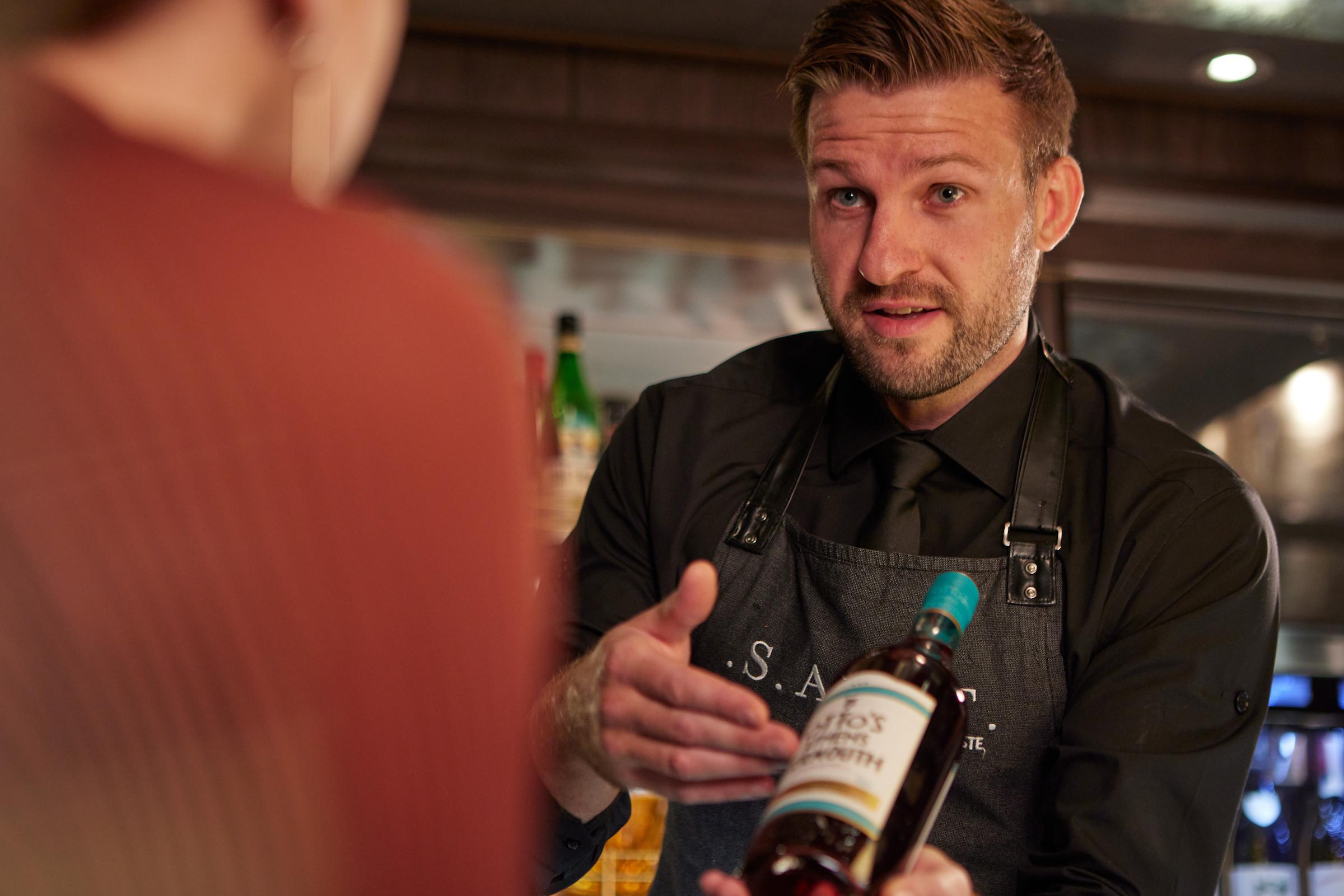 Enjoy luxury cocktails at S.A.L.T. Bar on Silver Moon.