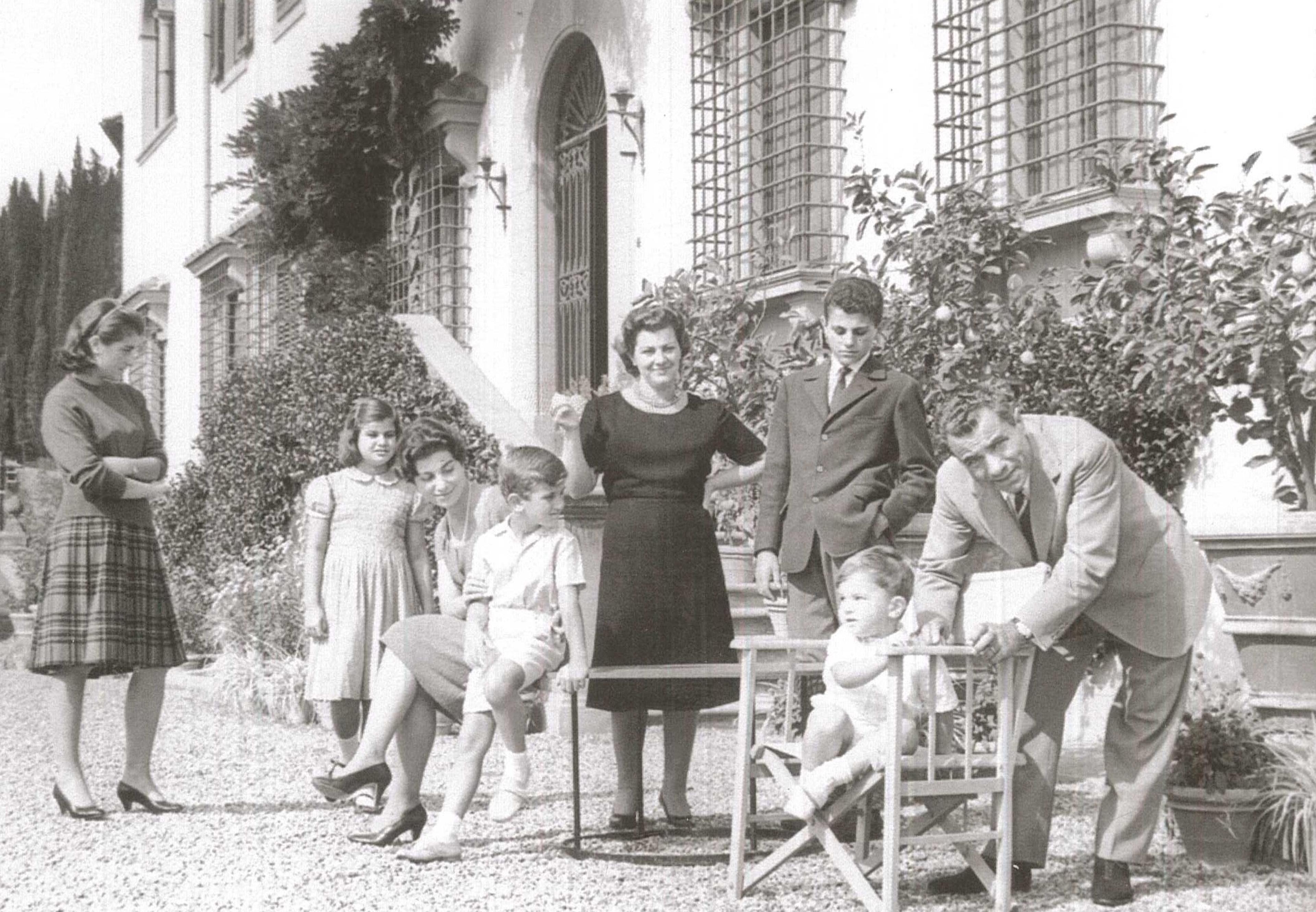 Salvatore Ferragamo, far right, and members of his family/Wikimedia Commons