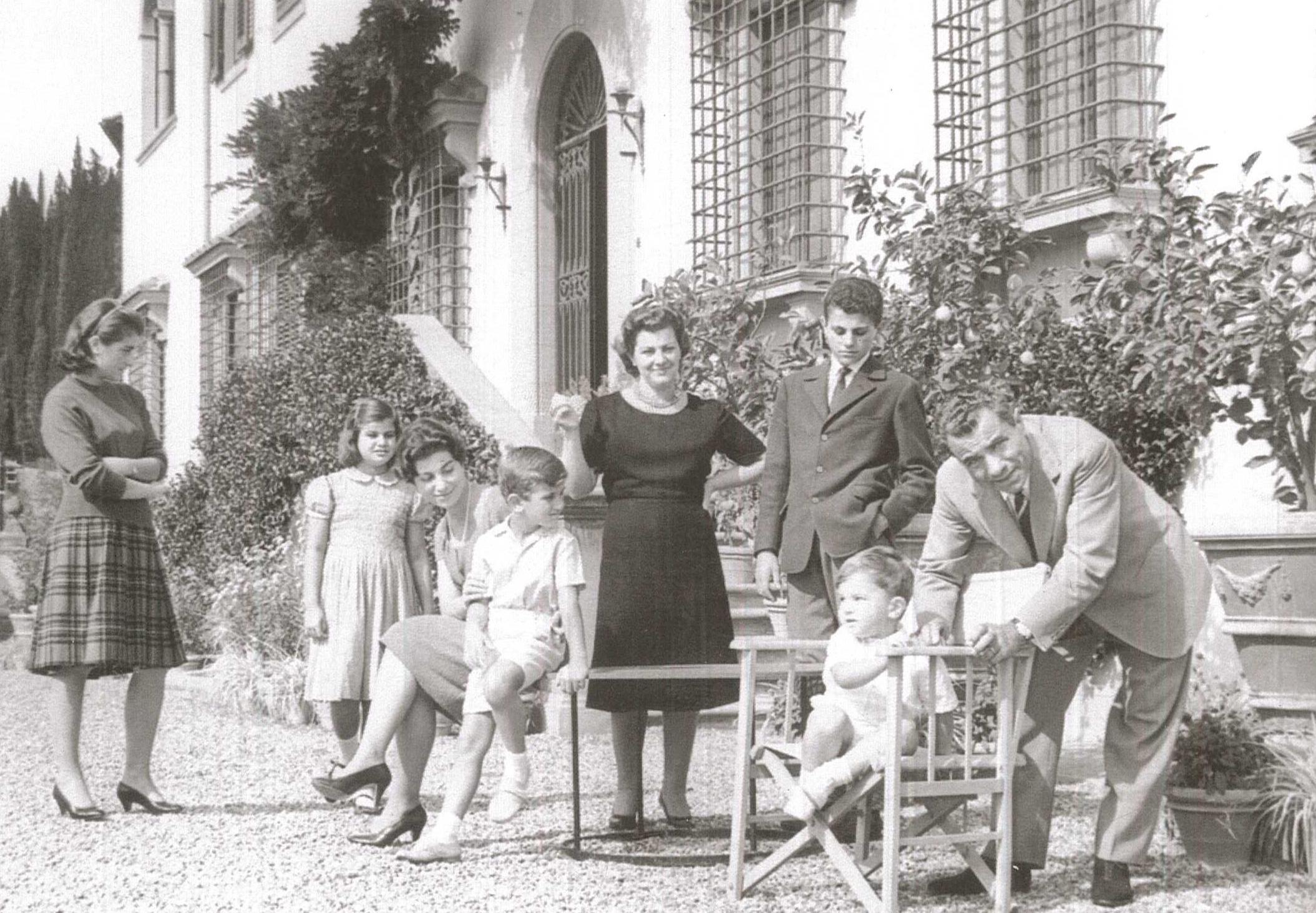 Salvatore Ferragamo, far right, and members of his family/Wikimedia Commons