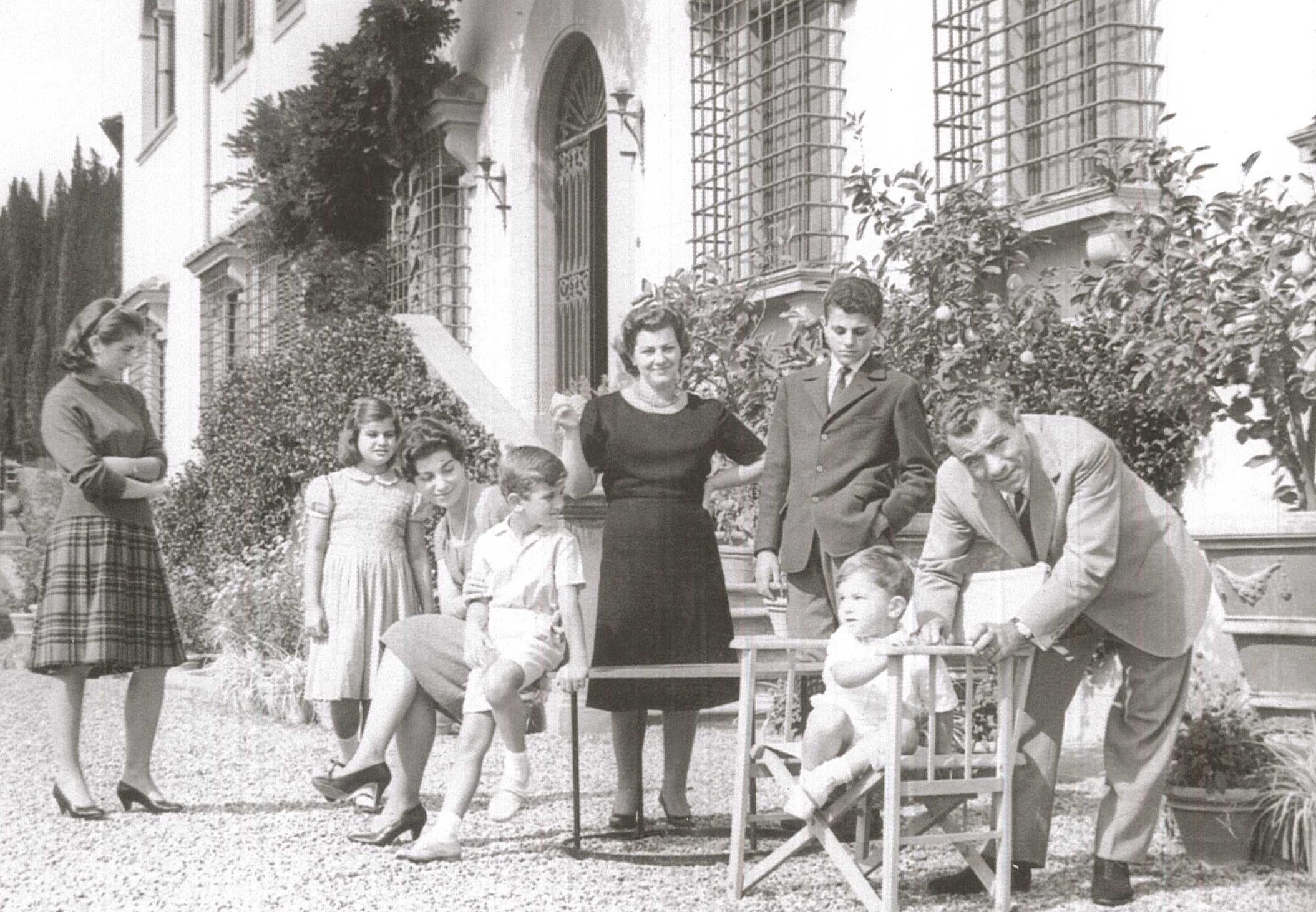 Salvatore Ferragamo, far right, and members of his family/Wikimedia Commons