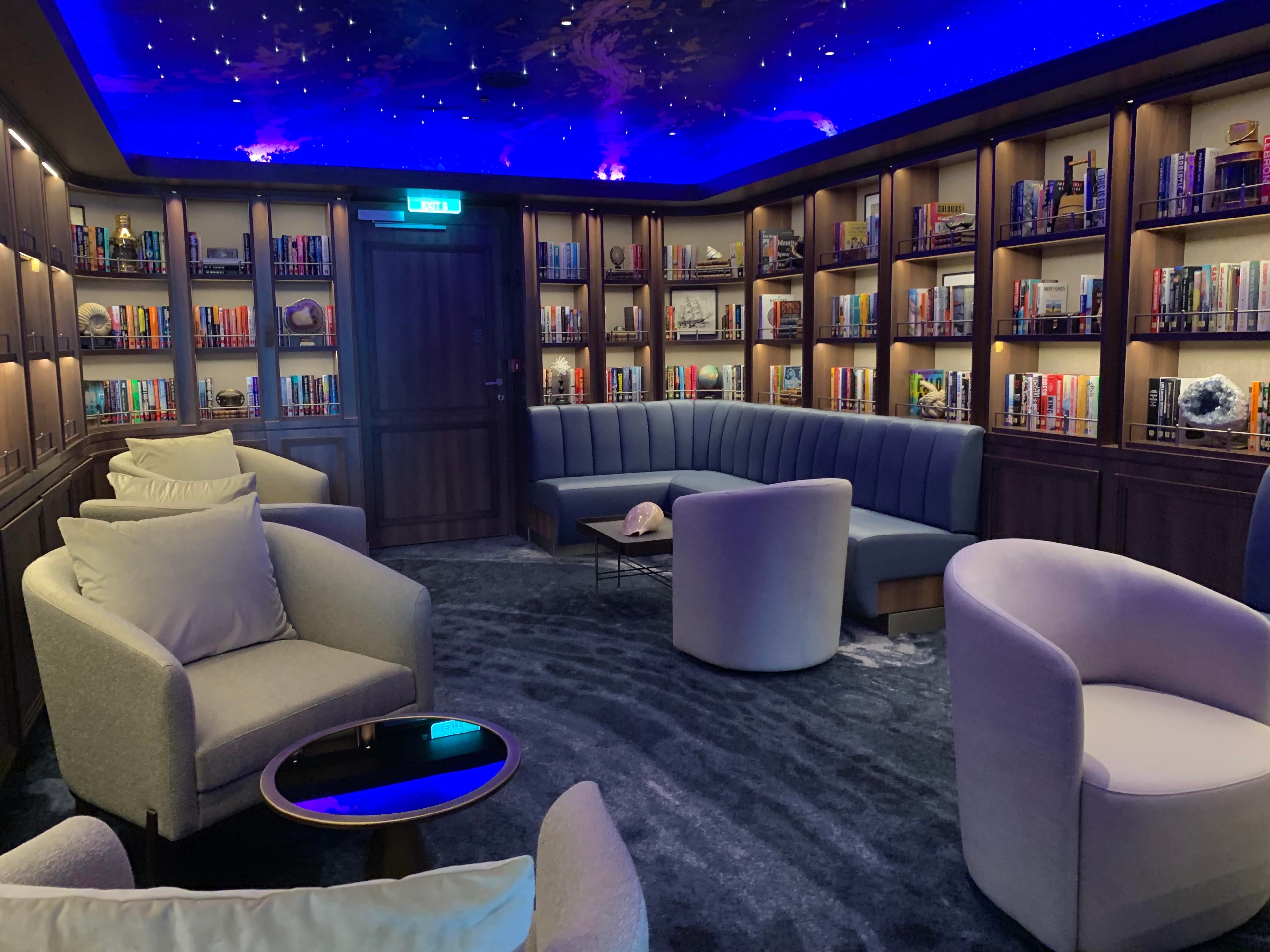 Magnificent ambience in the Library Bar on Deck 10. Photo by Teijo Niemela for Silversea