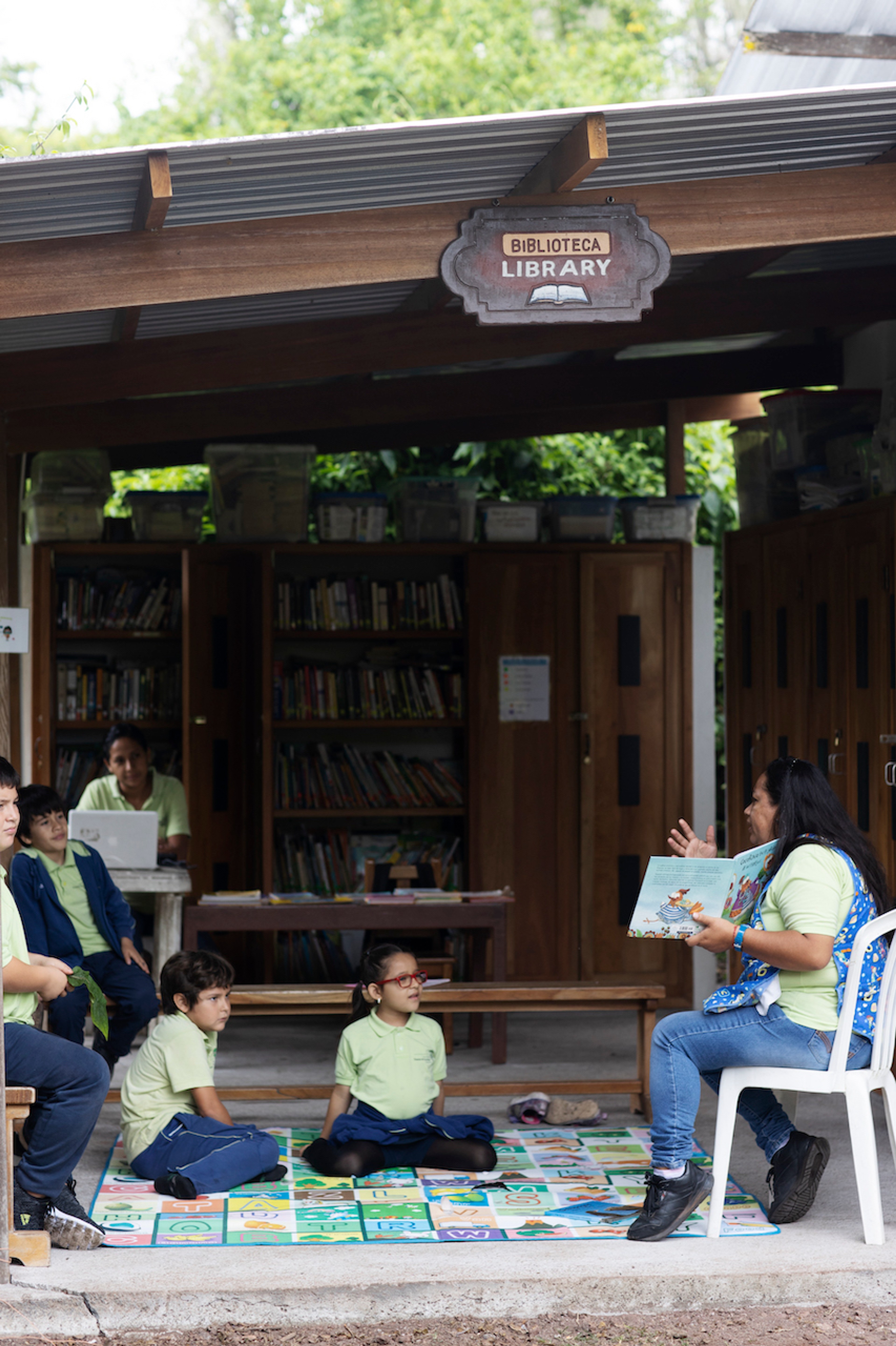 Students at the Tomás de Berlanga school in Santa Cruz, Galápagos./Lucia Griggi