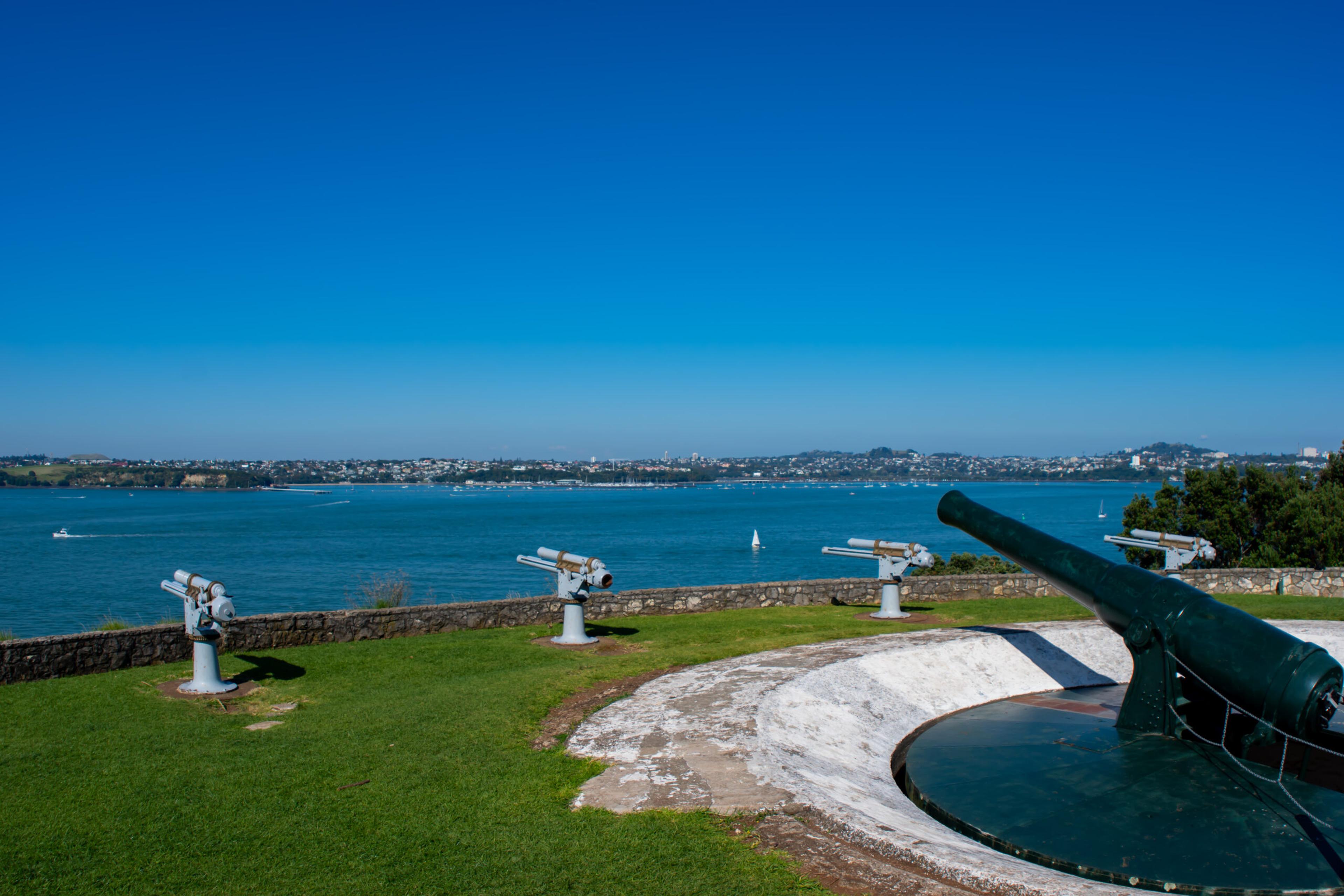 Disappearing Gun at the North Head Devonport and view of the city of Auckland./Getty Images
