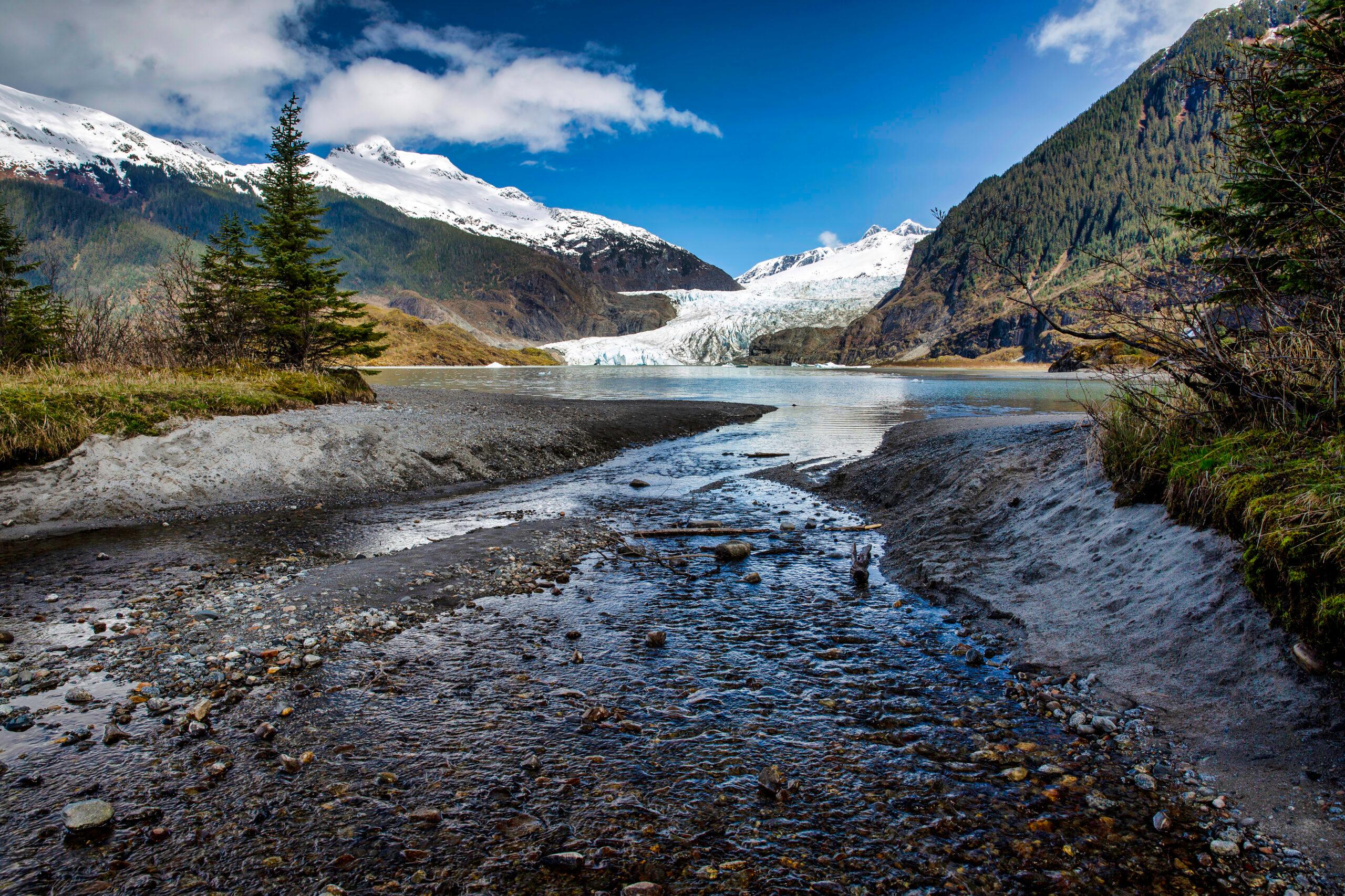 A postcard-perfect shot of Mendenhall Glacier in Alaska/Getty Images