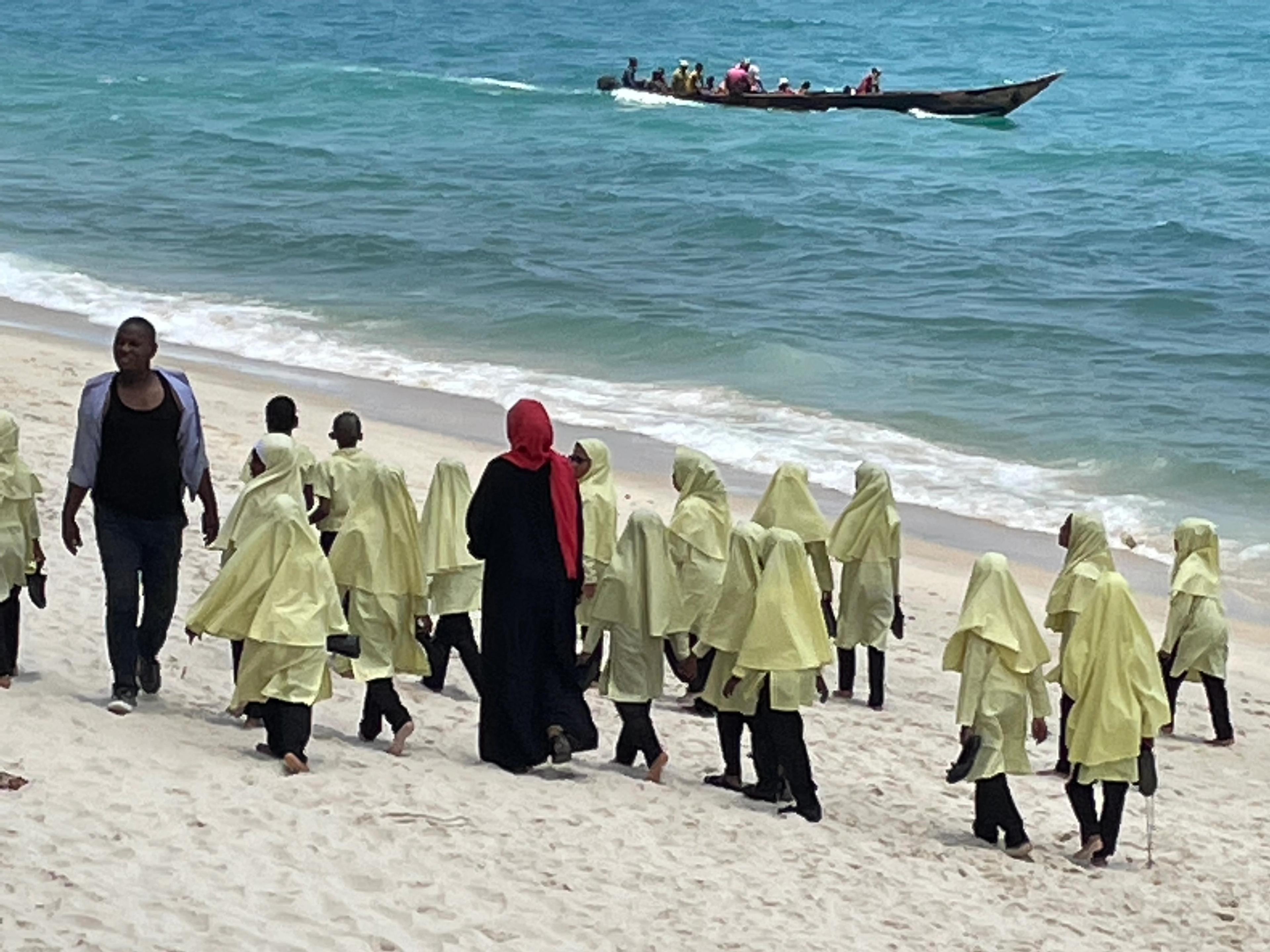 School children on the beach in Zanzibar/Photo by Pico Iyer for Silversea