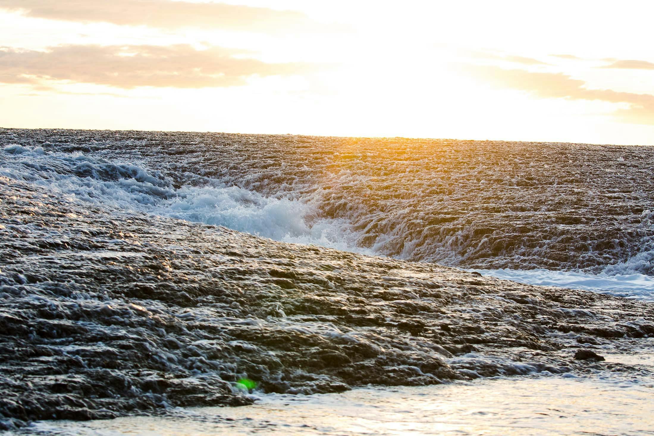 The sun shines on the Montgomery Reef./Denis Elterman