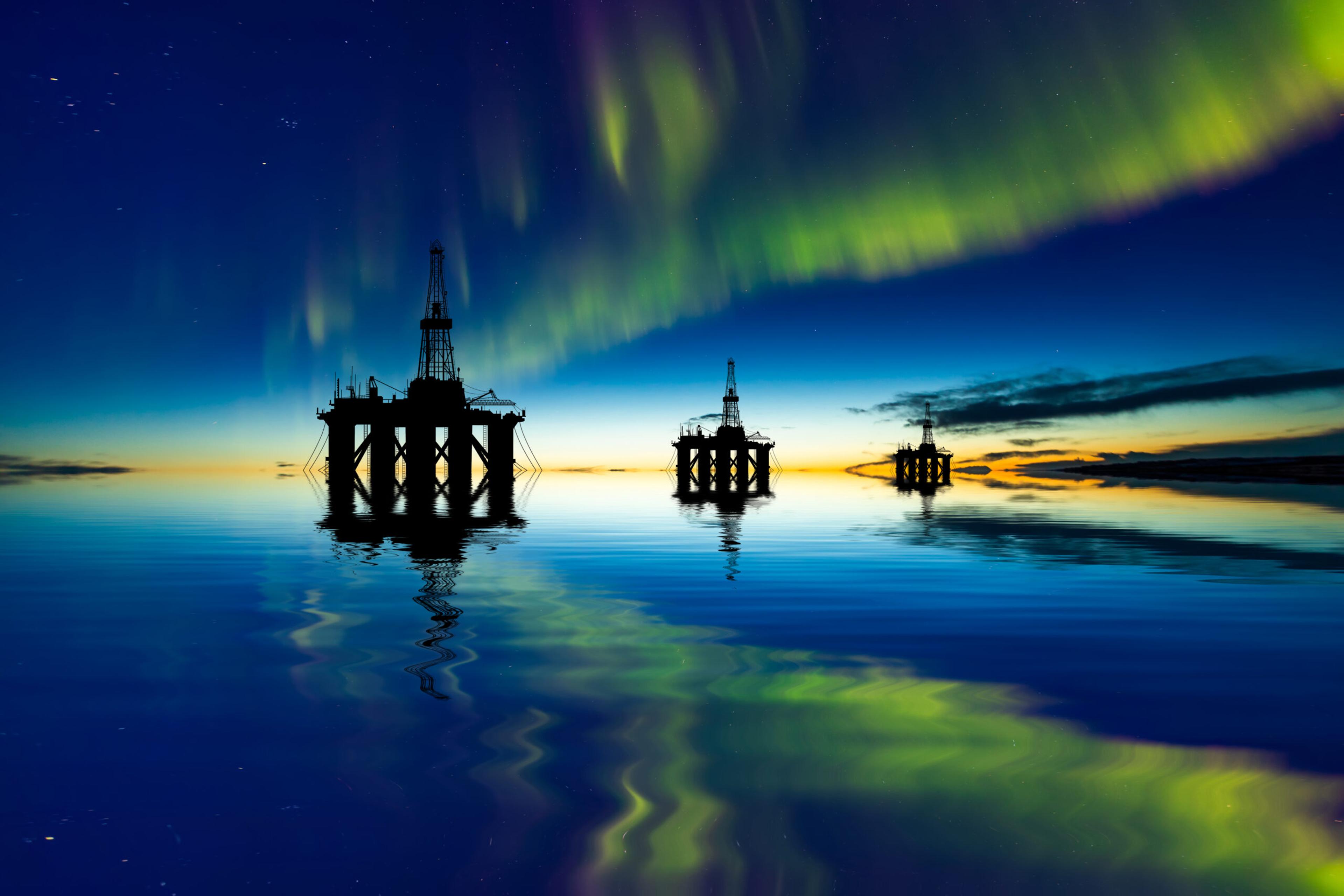 The Northern Lights illuminate oil platforms in Norway's north./Getty Images