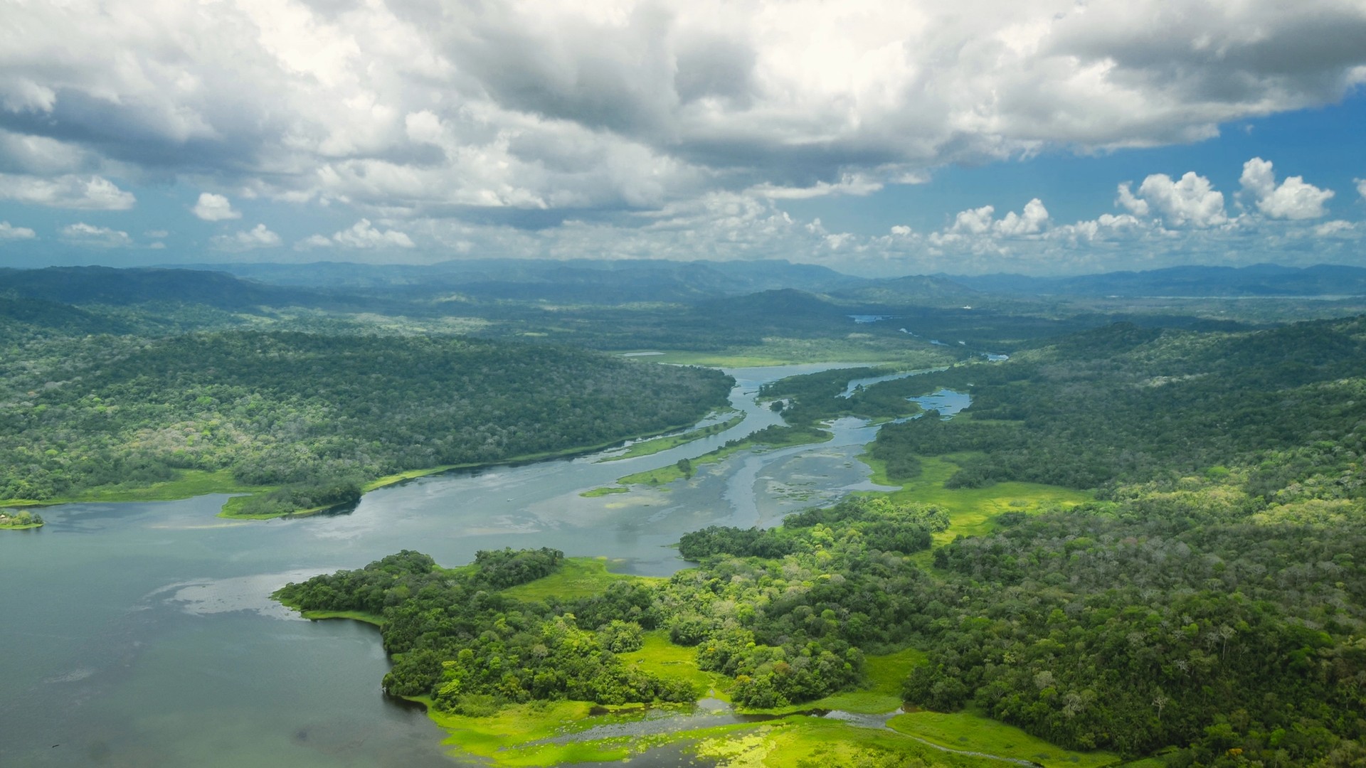 How to Choose a Panama Canal Cruise