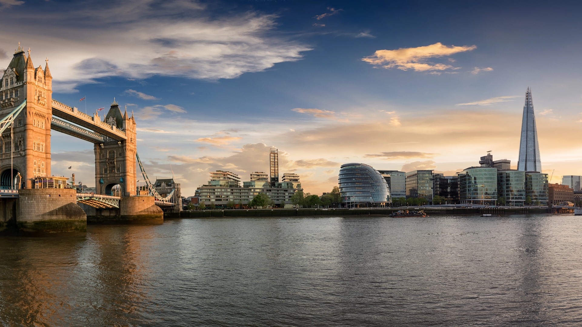 Soak Up History and Majestic Views on a Tour of These Bridges in London