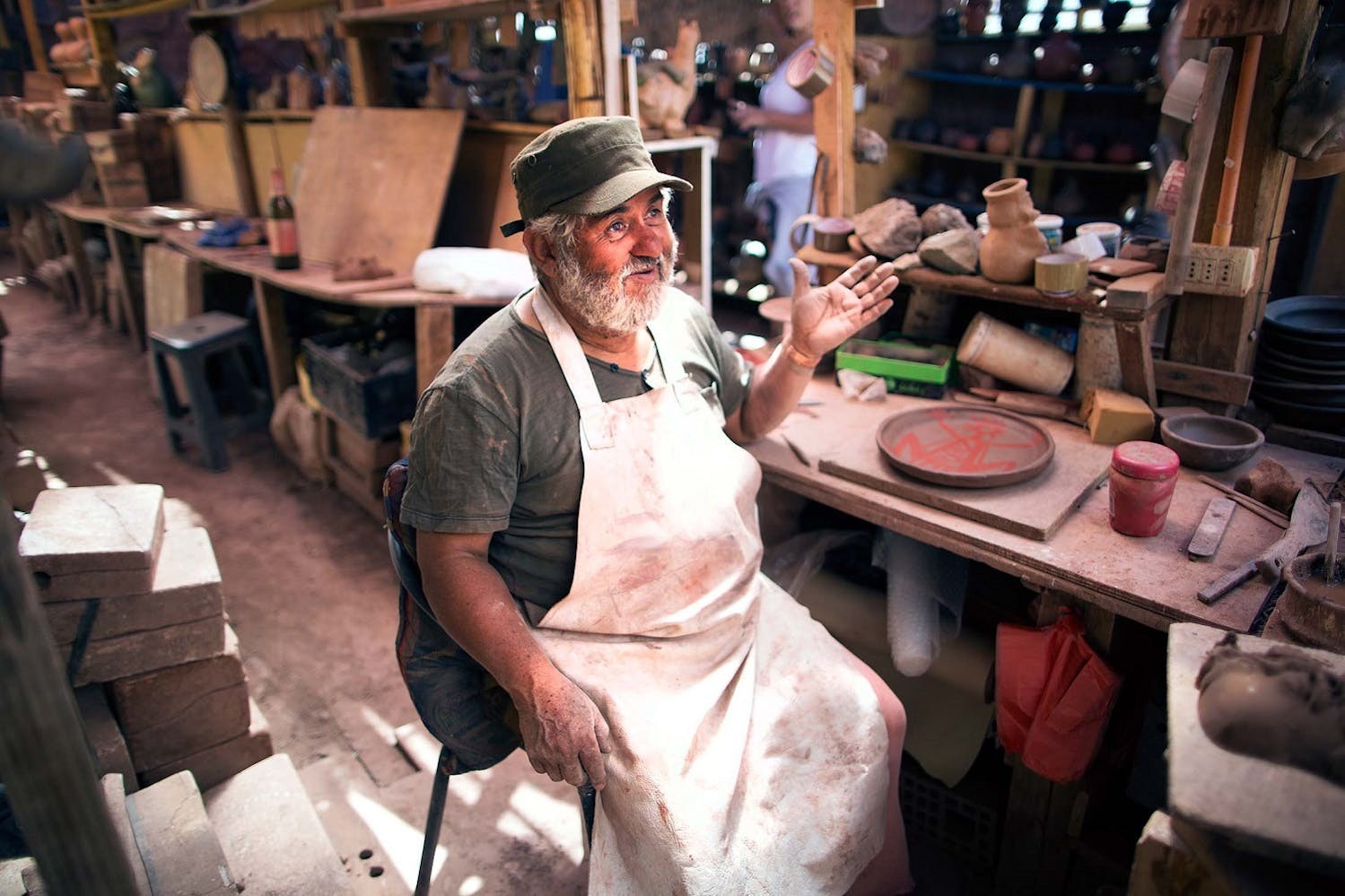 A potter in San Pedro de Atacama, Chile, who crafts products with locally sourced material./Lucia Griggi