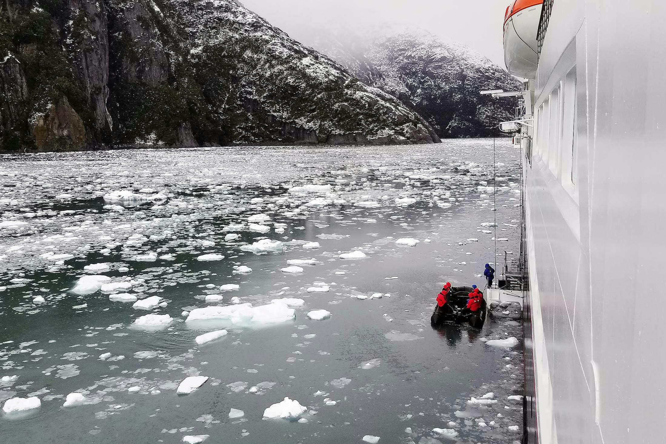 Fjordland scenery and brash ice, Chilean Fjords./Denis Elterman
