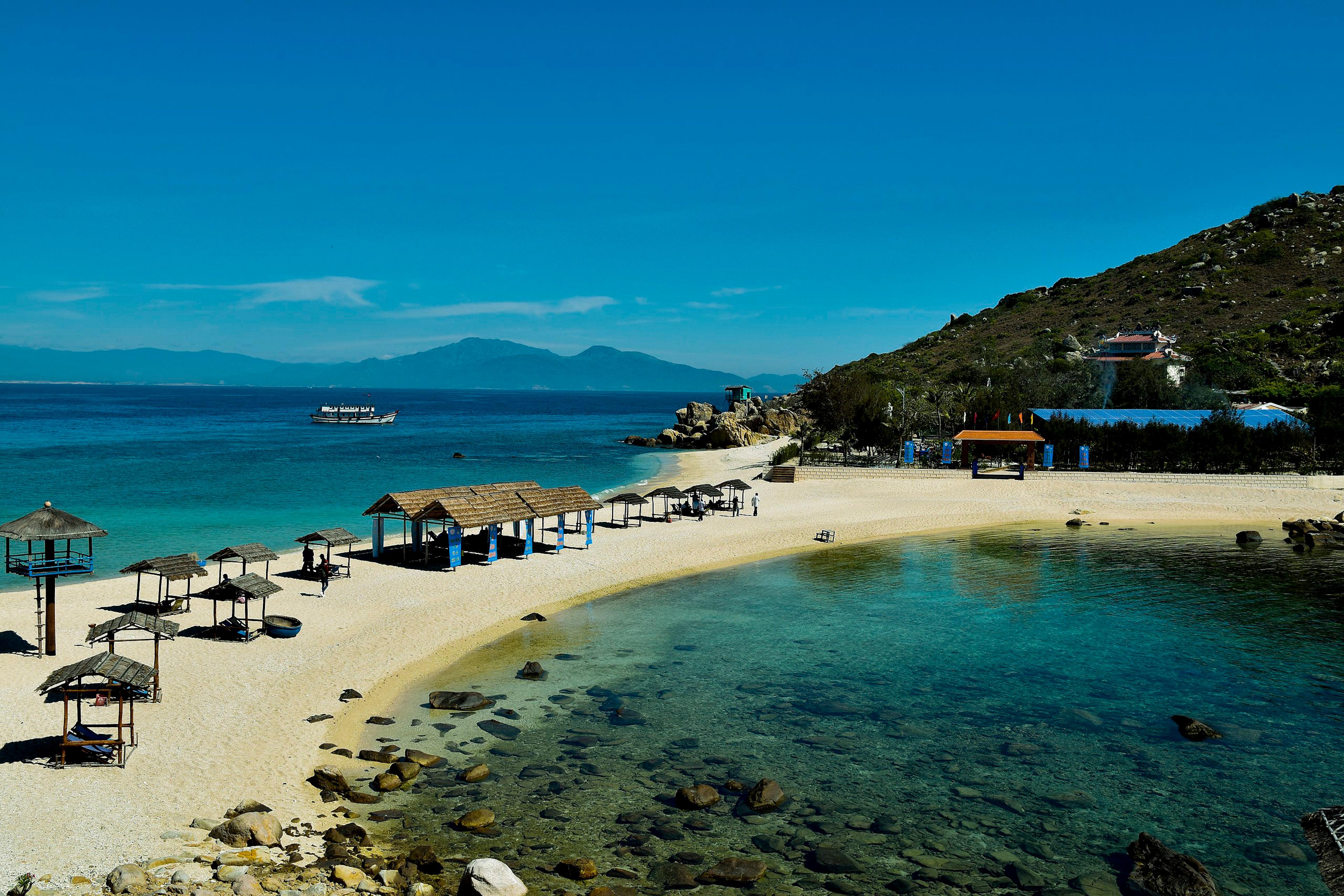 Nha Trang Bay, Vietnam/Wikimedia Commons photo by Minh Duc Ly
