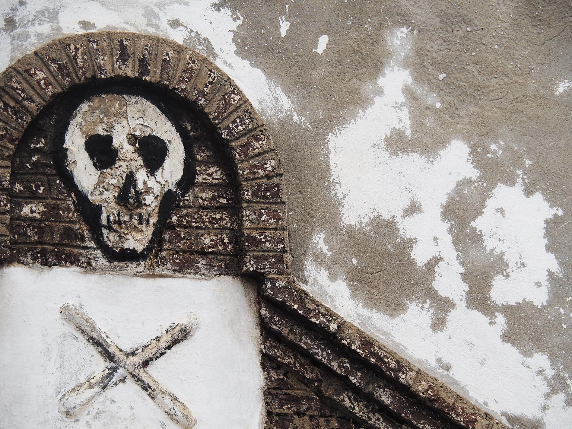 The skull and crossbones mark the entrance to a tiny room at Elmina Castle where rebellious slaves were left to starve to death/ Alexandra Yingst