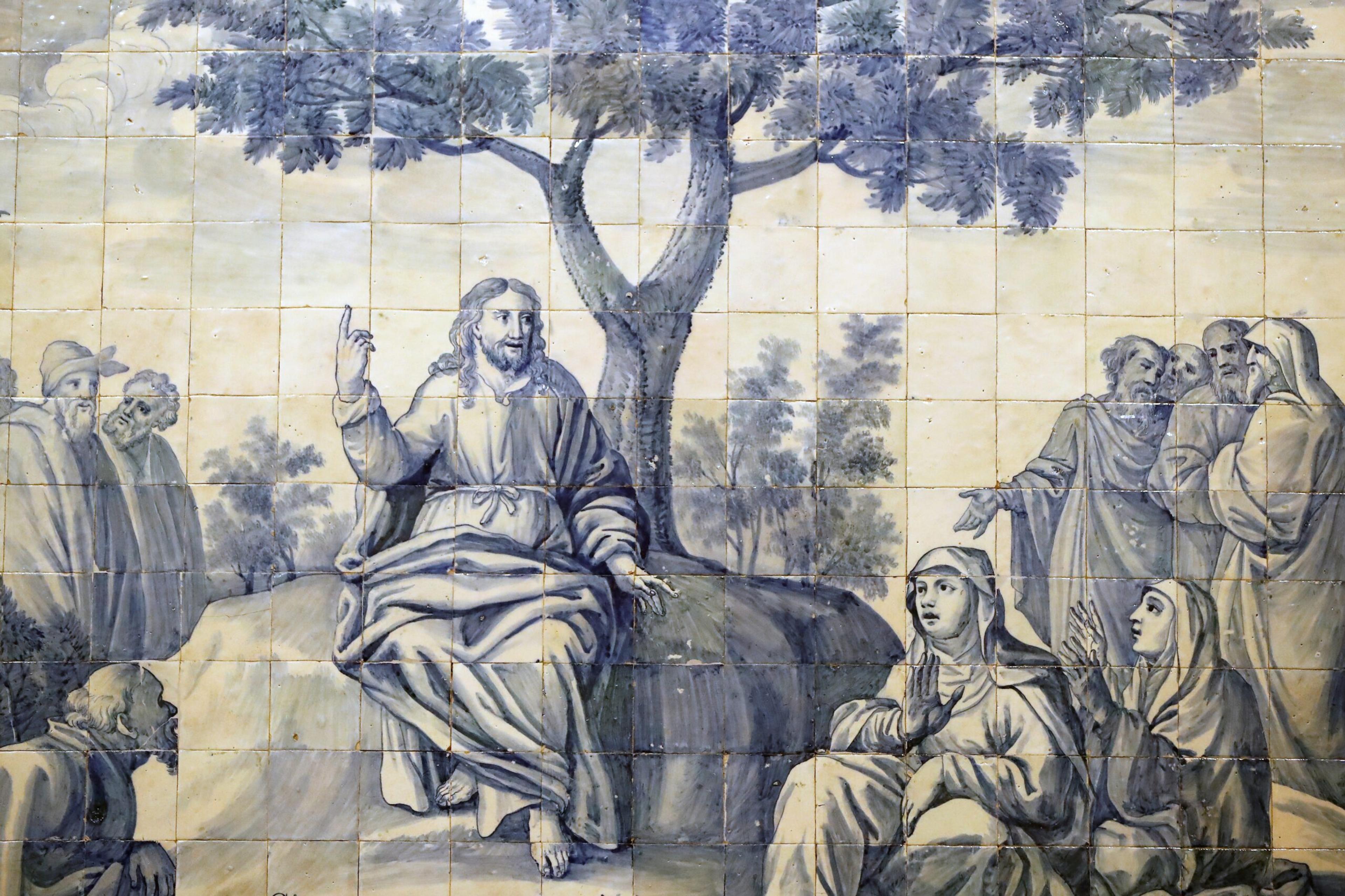Azulejos depict Christ in the Church of the Misericordia, or Mercy, in Évora./Shutterstock