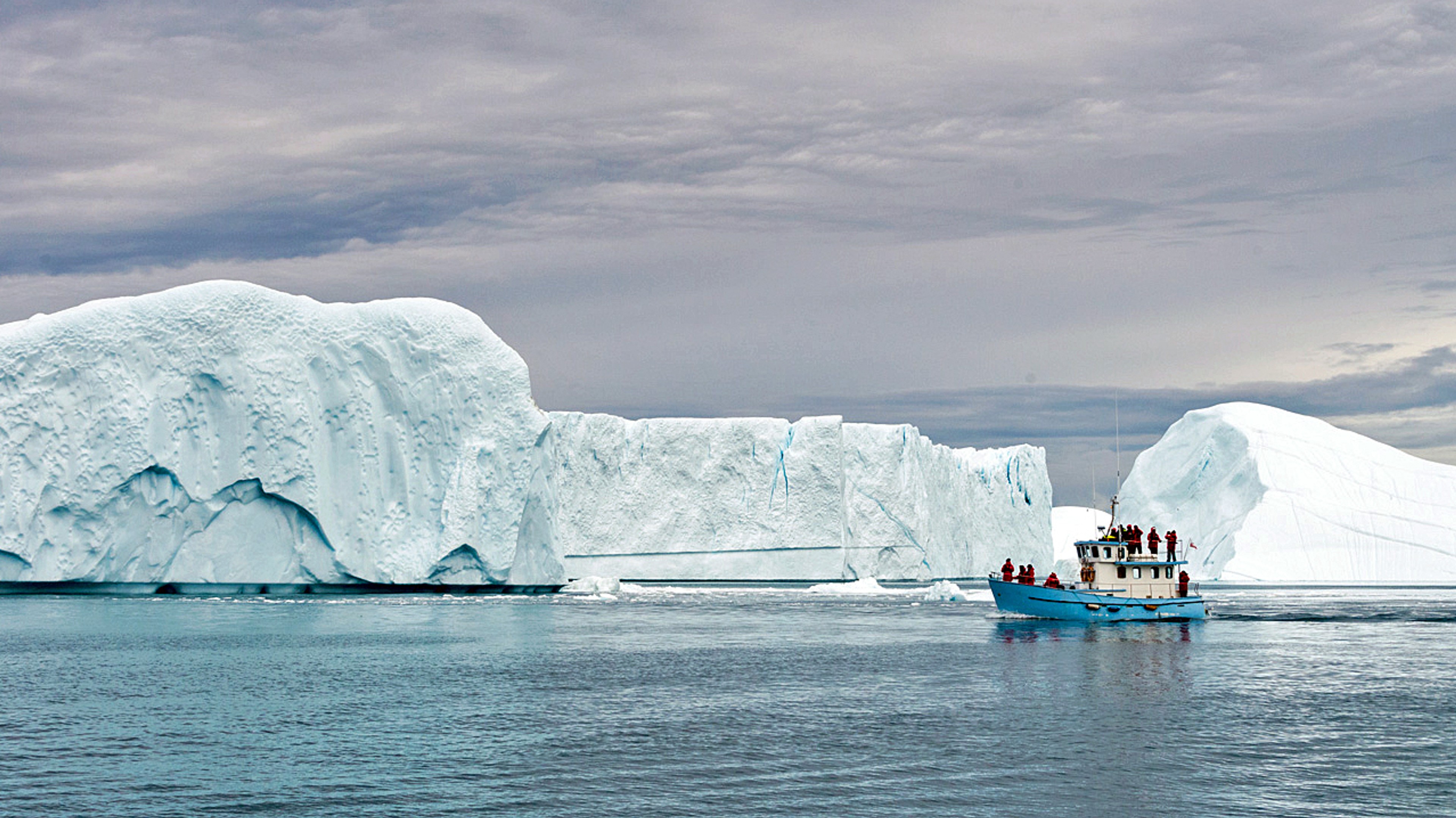 Boating through the icebergs of Ilulissat/Photo by David Swanson for Silversea
