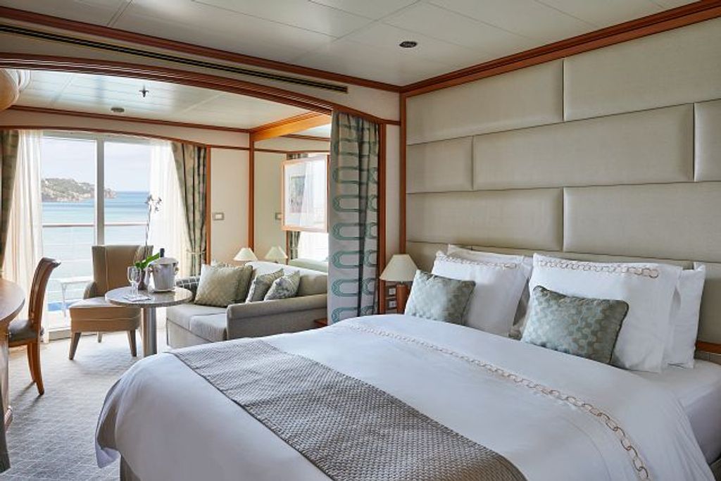 Classic Veranda Suite stateroom, Carnival Adventure