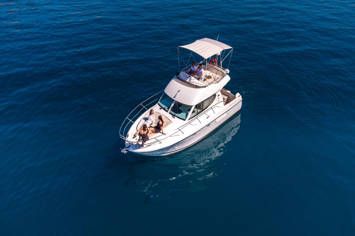 Private Yacht for Eight with Skipper and English Speaking Guide (Full-Day)