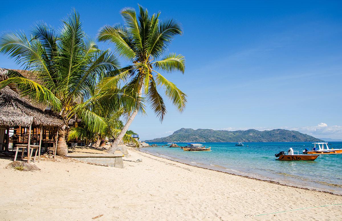 Ampangorinana, Nosy Komba
