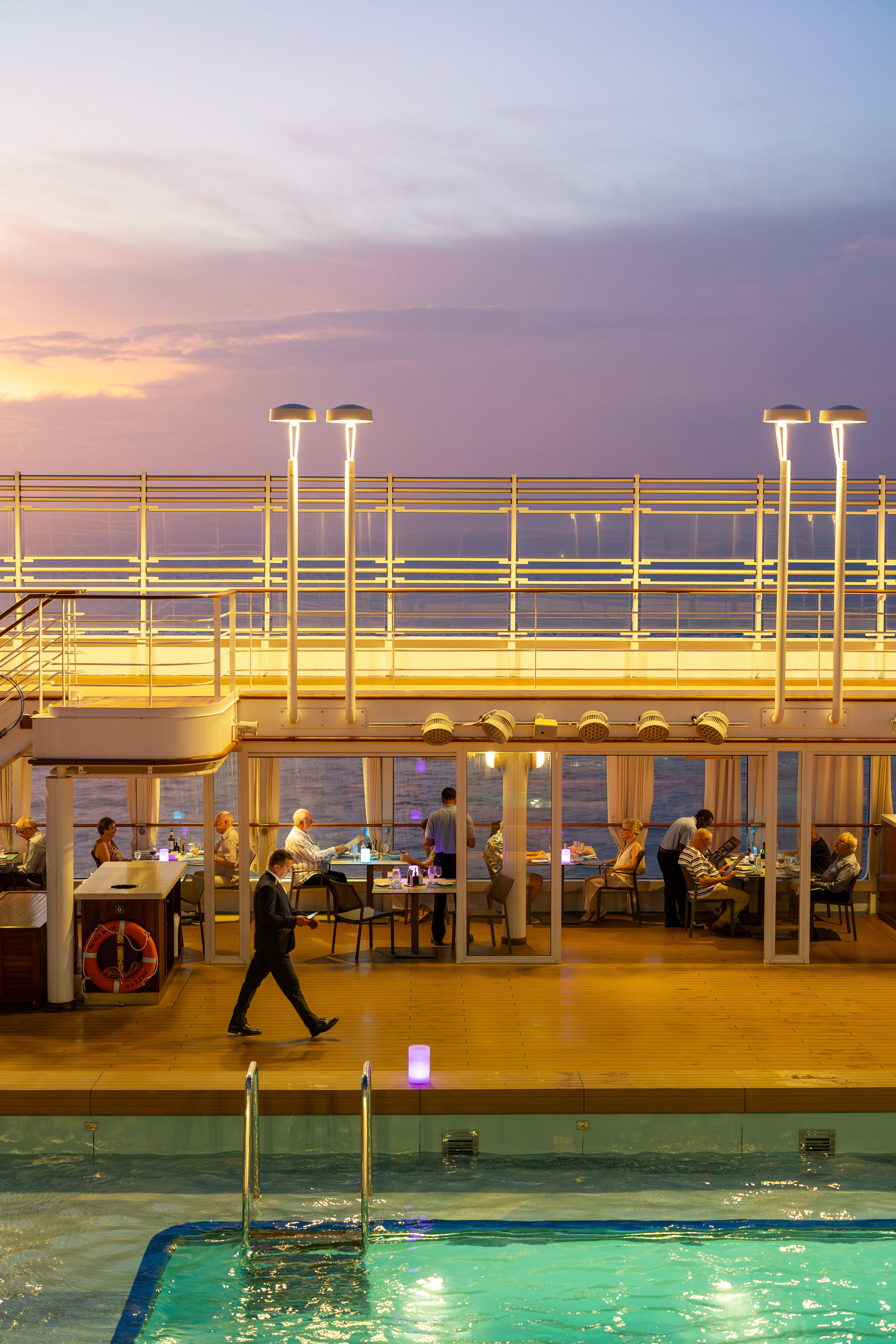 The Grill: casual poolside dining by day, captivating evenings at