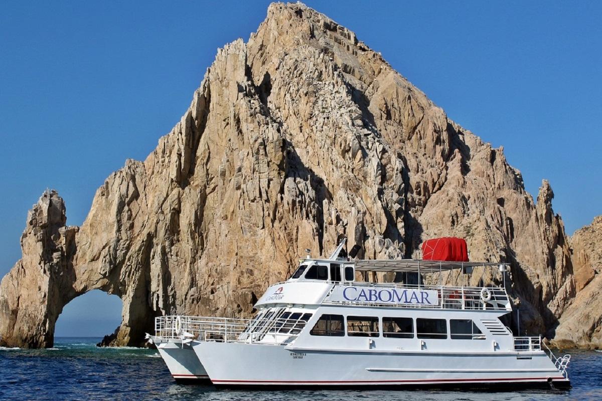 Easy Coastal Cruise and Whale Watching