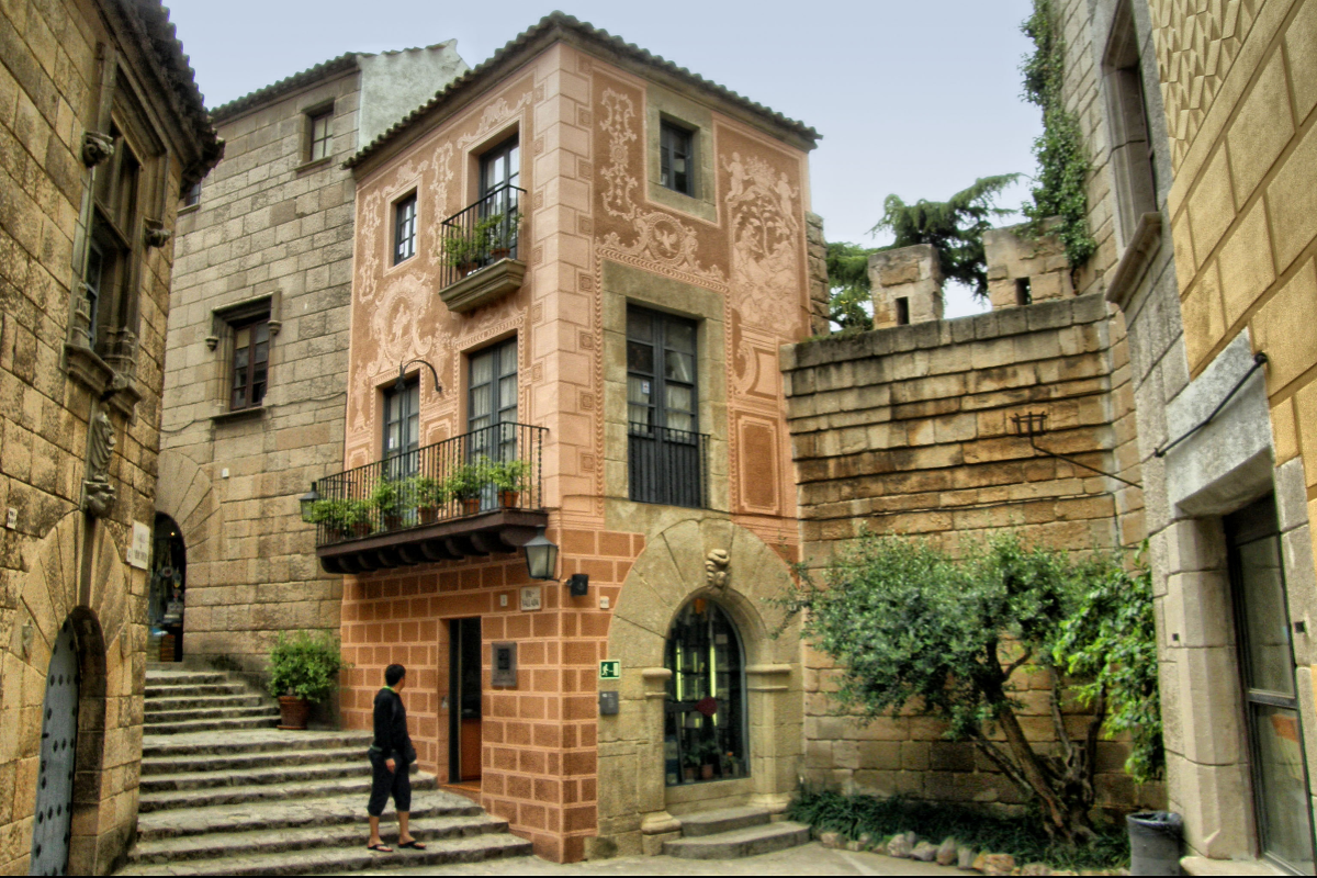 Beautiful Barcelona with Lunch (Tour & Airport Transfer)