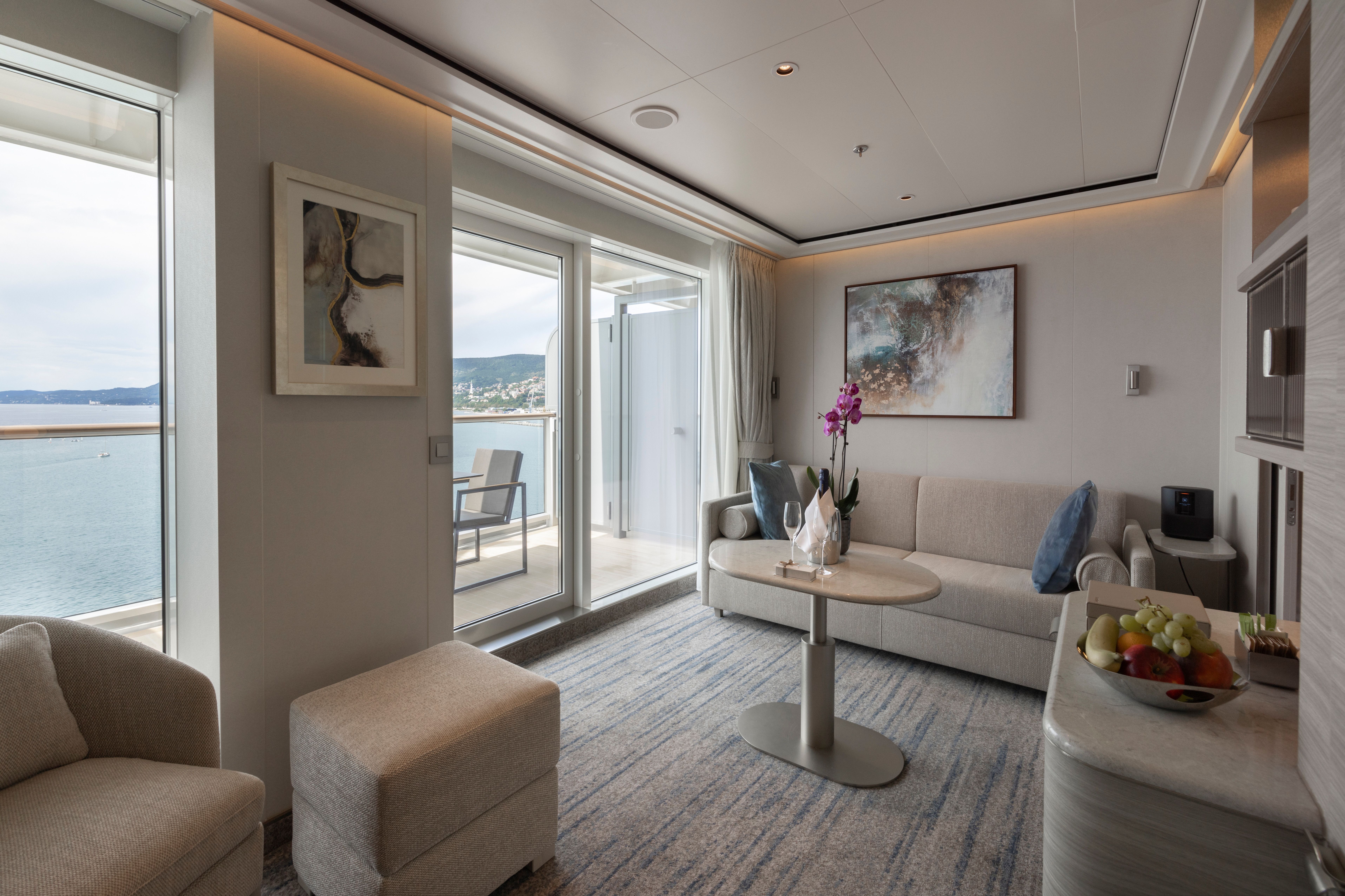 Silver Ray - Medallion Suite