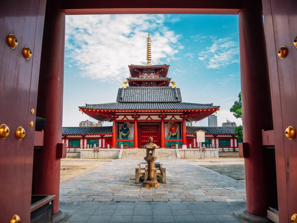 A Japanese temple framed by a red gateway