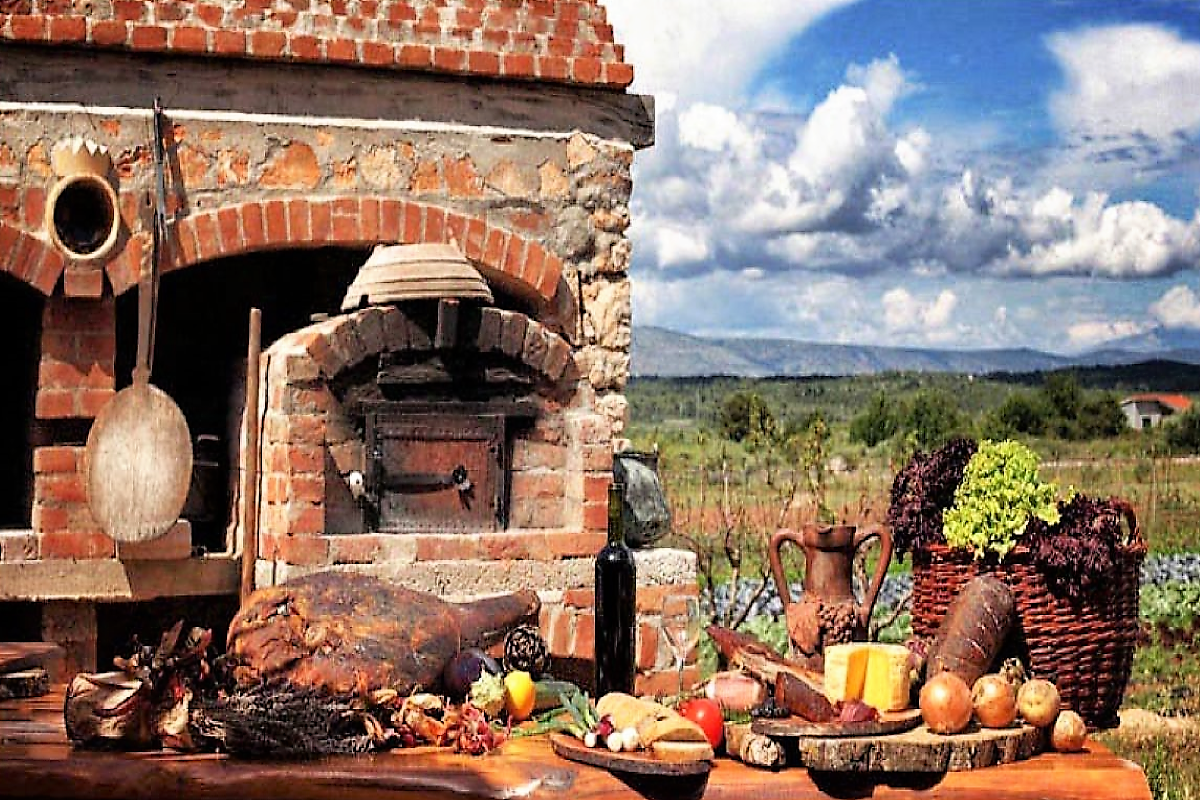 Exclusive Brunch with Family at Stari Grad Plain