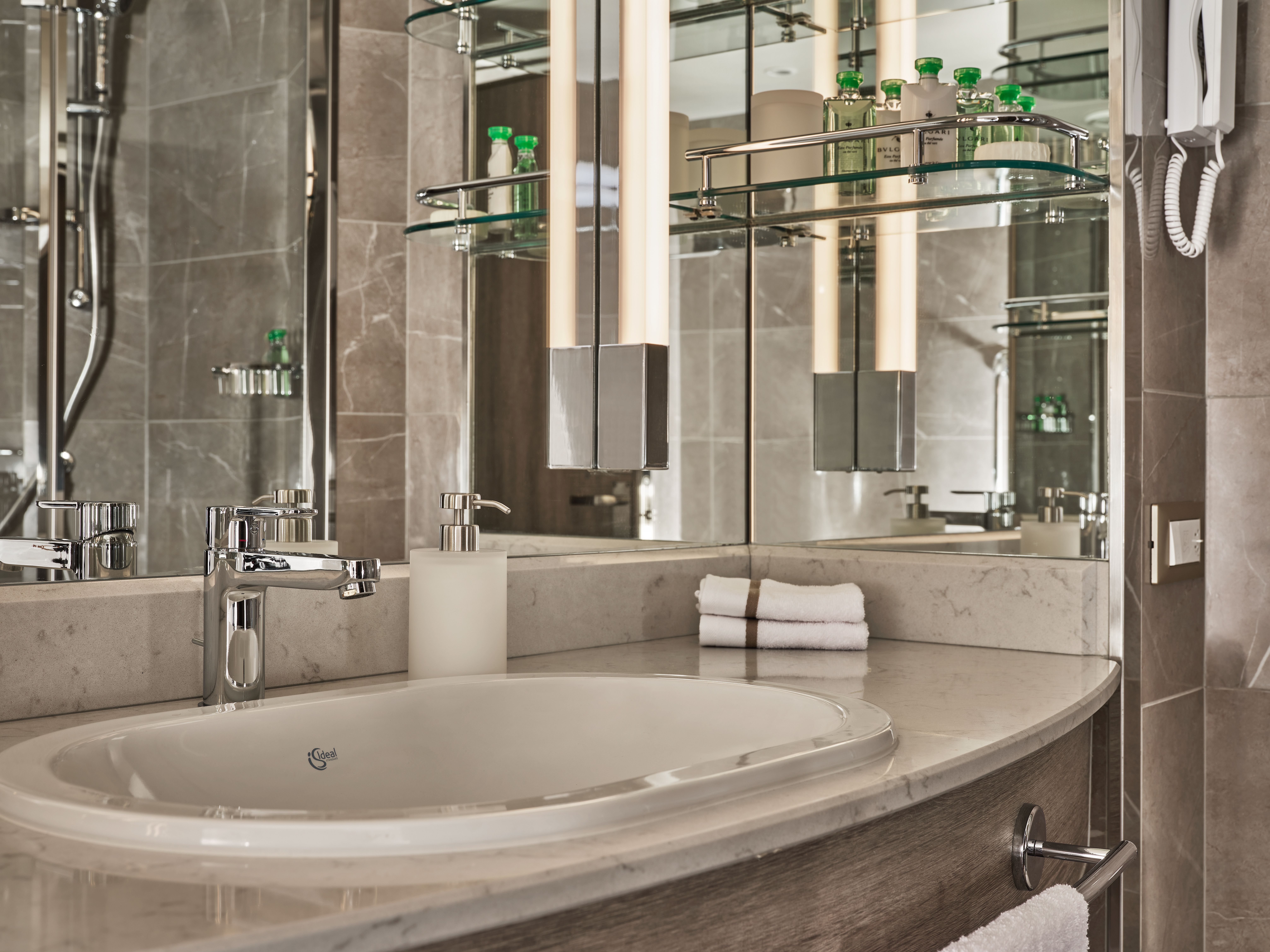 Silver Moon - Classic Veranda Suite