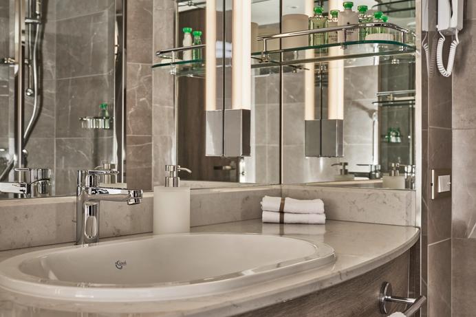 Silver Moon - Classic Veranda Suite