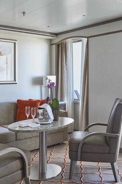 Silver Shadow Medallion Suite