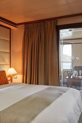 Silver Whisper Medallion Suite