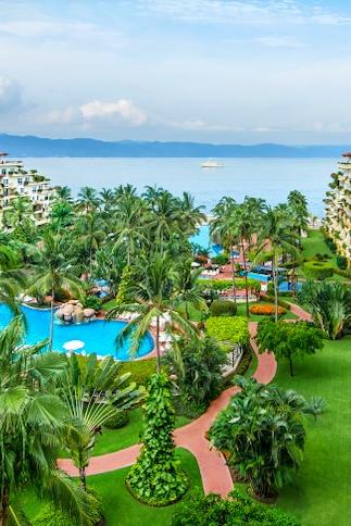 Velas Vallarta is a family favorite resort with a long history in Puerto Vallarta. Set at the oceanfront property edging the golden sands, it is surrounded by lush gardens and views of the Mexican Pacific and Sierra Madre mountains.