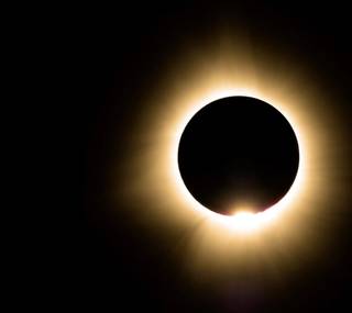 TOTAL SOLAR ECLIPSE
