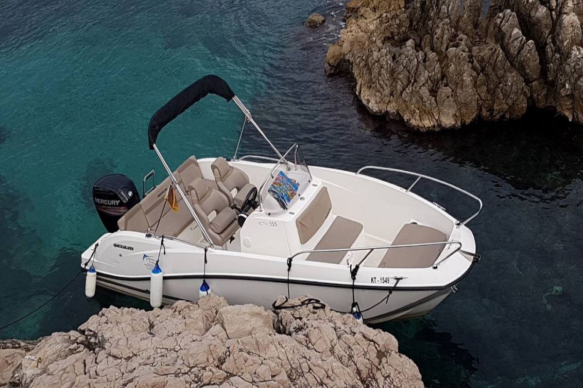 Private Speed Boat for Four & Skipper (Half-Day)