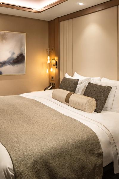Silver Endeavour Master Suite