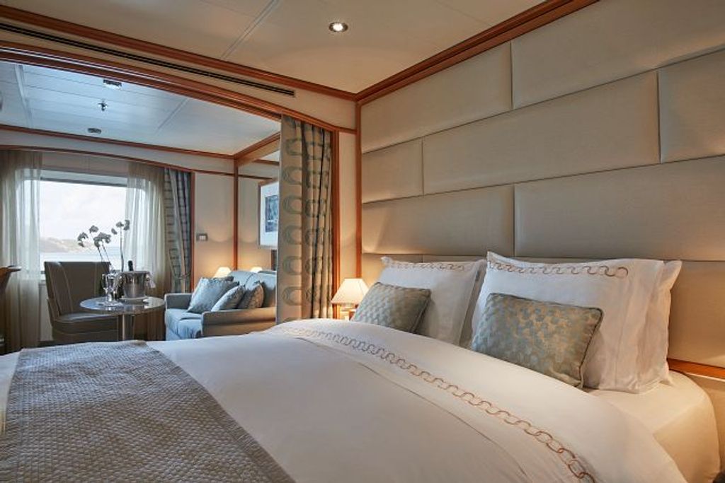 Vista Suite stateroom, Carnival Adventure